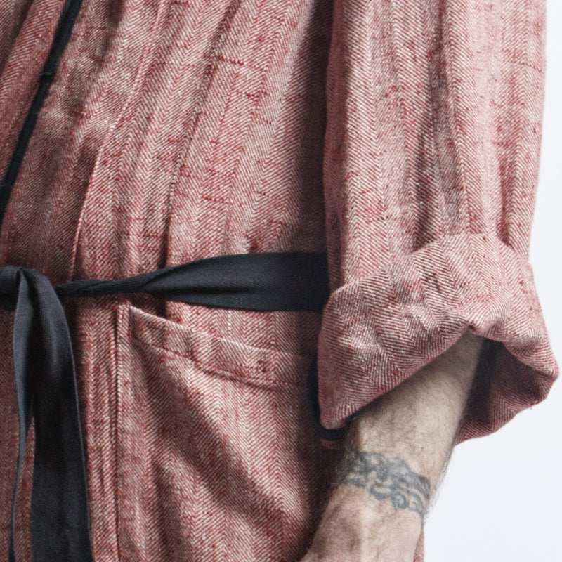 Herrenbademantel aus Leinen – Rot Fishbone – Detailansicht 4