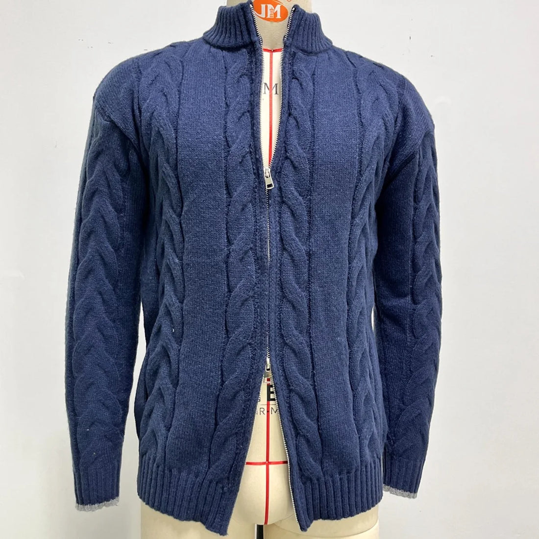 A.1 Herren Strickjacke mit Reißverschluss – Detailansicht 5