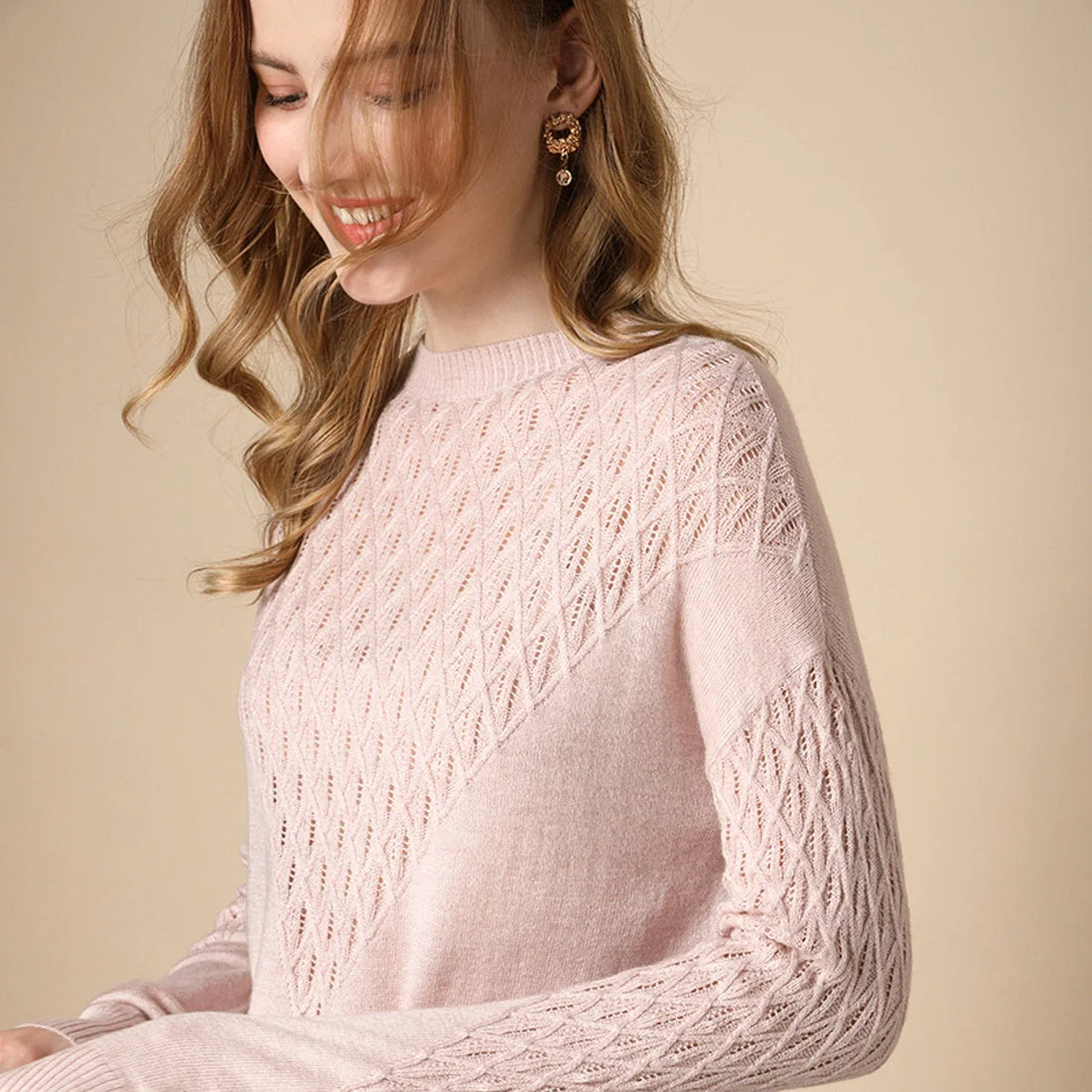 Damen Lochstrickpullover mit Stehkragen – Detailansicht 4