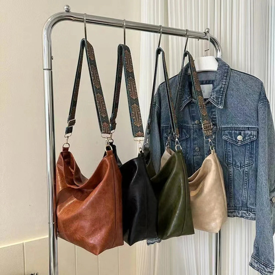 EthnicaBag Damen Schultertasche mit breitem Gurt – Detailansicht 4