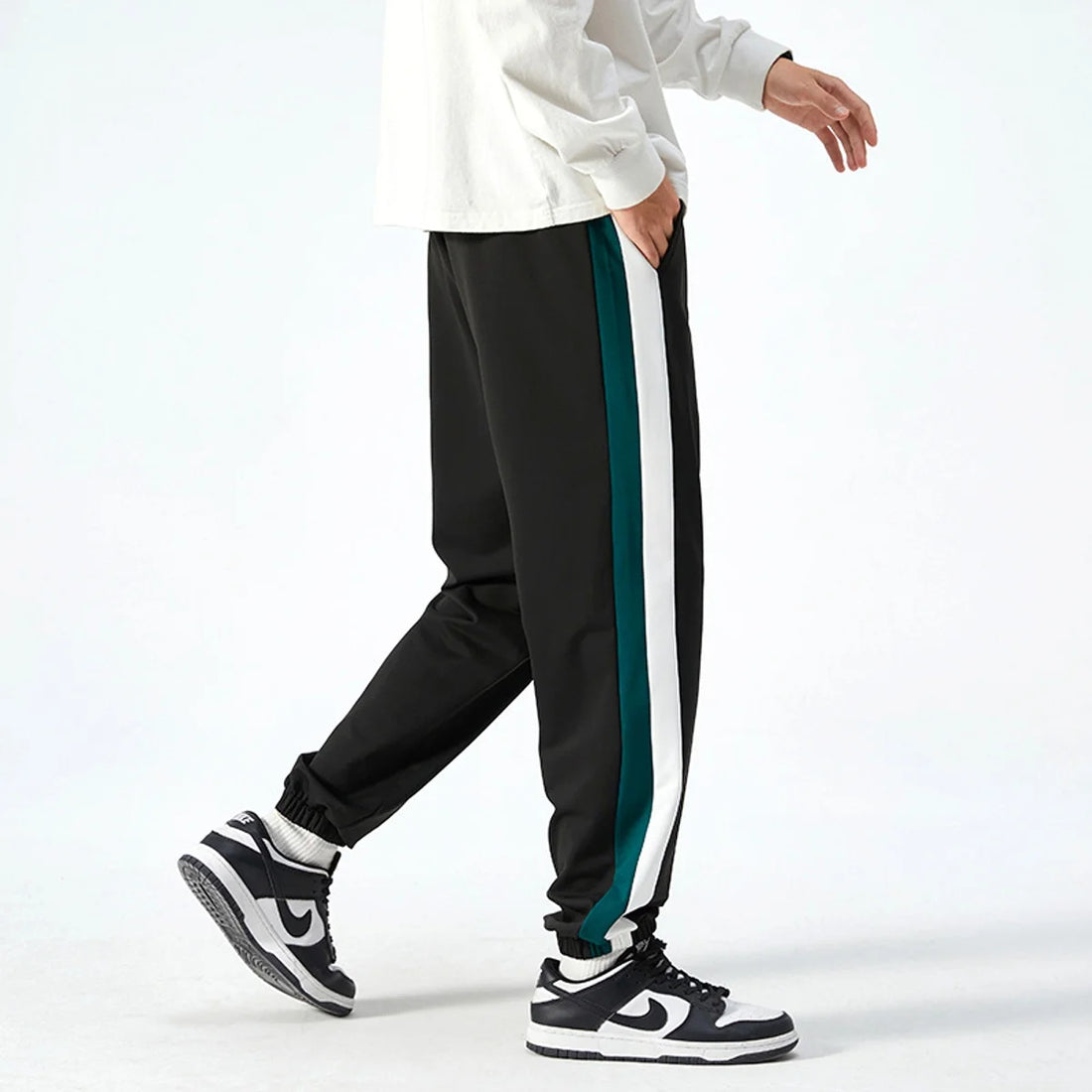 Herren Oversize-Sporthose mit Knöchelbund – Detailansicht 4