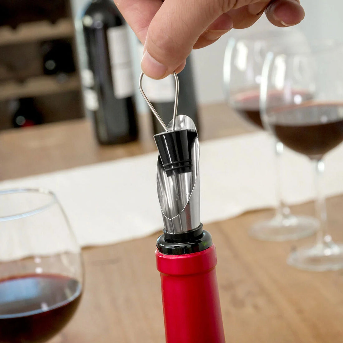 5-teiliges Weinzubehör-Set in Flaschenoptik – Detailansicht 4