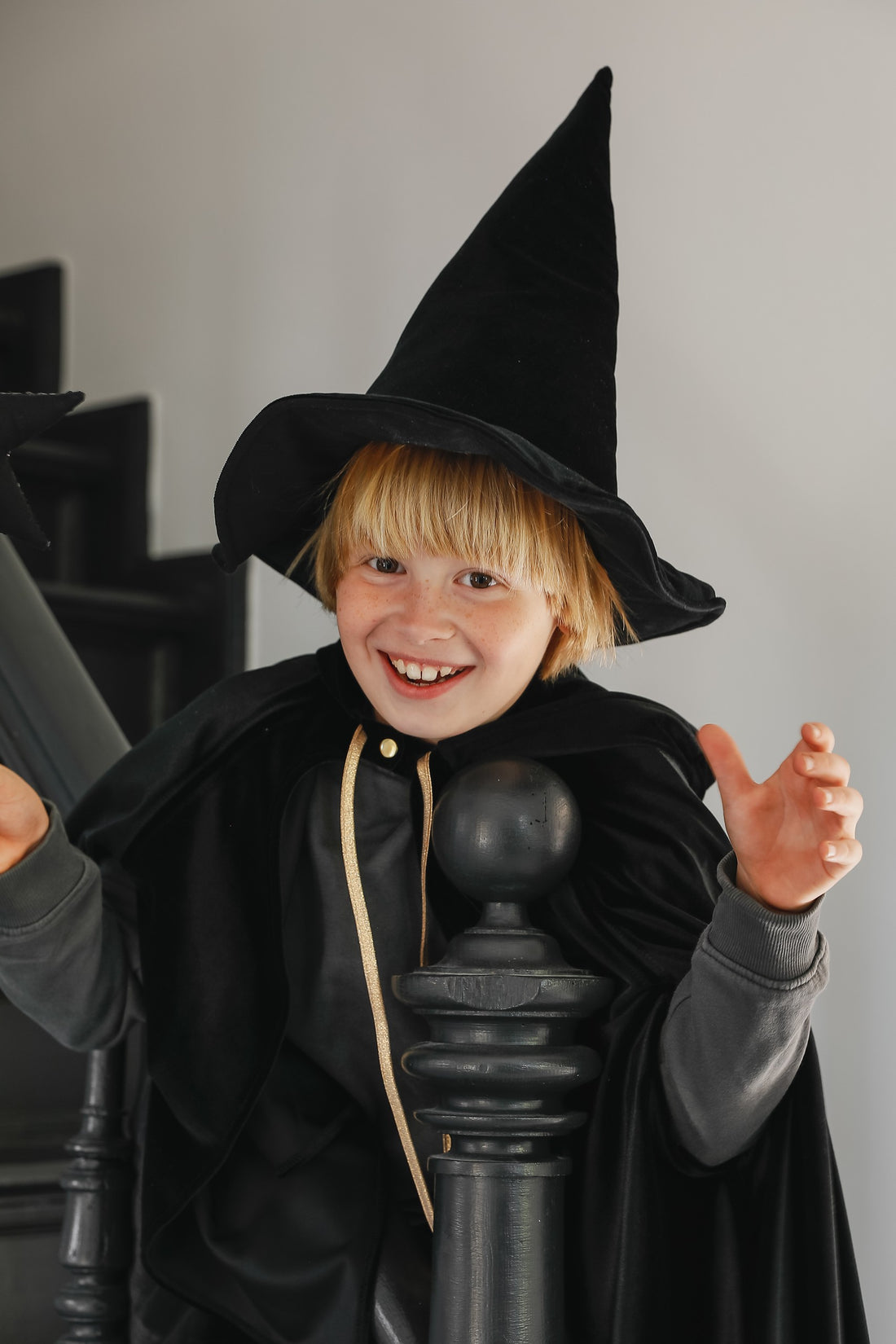 Kinder-Kostümumhang – Black Riding Hood, Schwarz – Detailansicht 4