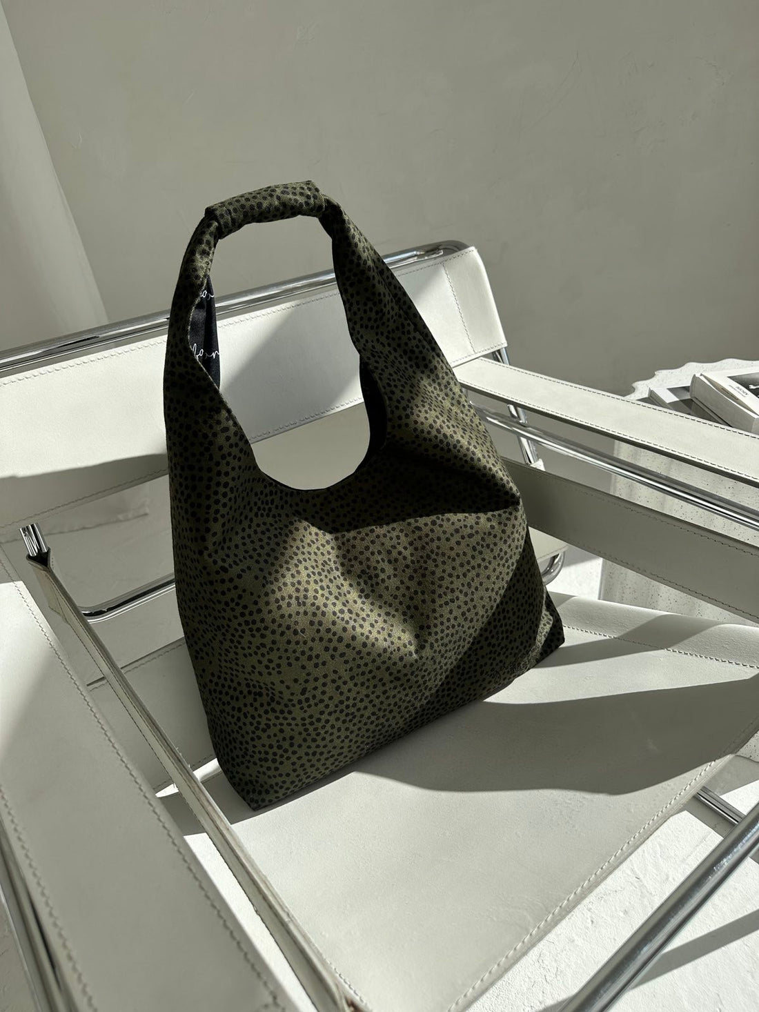 Moon Handtasche Heart – Khaki Punkte – Detailansicht 1