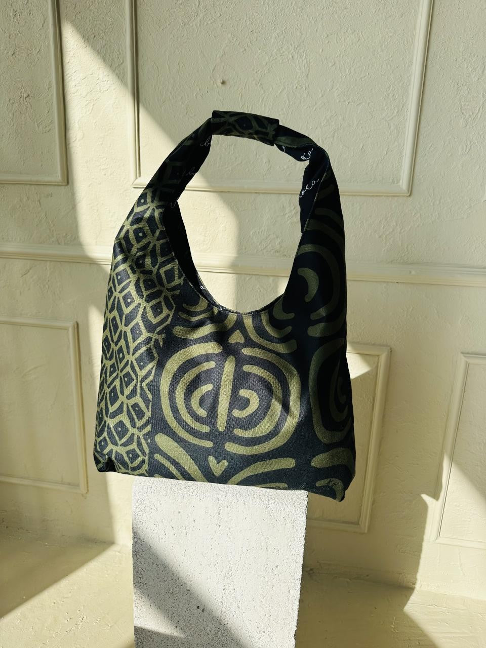 Moon Handtasche – Khaki Muster – Detailansicht 5