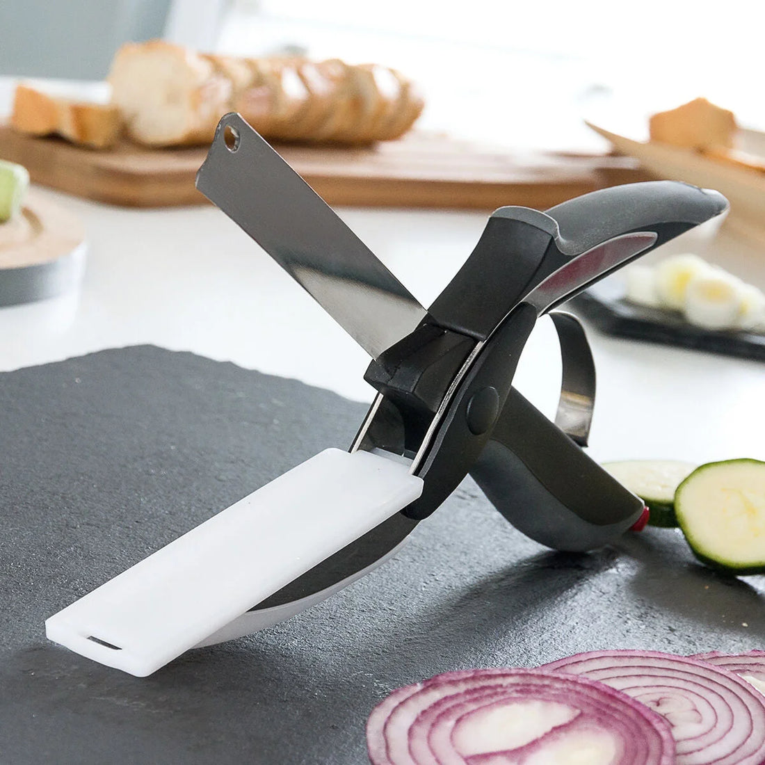 Scherenmesser mit integriertem Mini-Schneidebrett Scible – Detailansicht 2