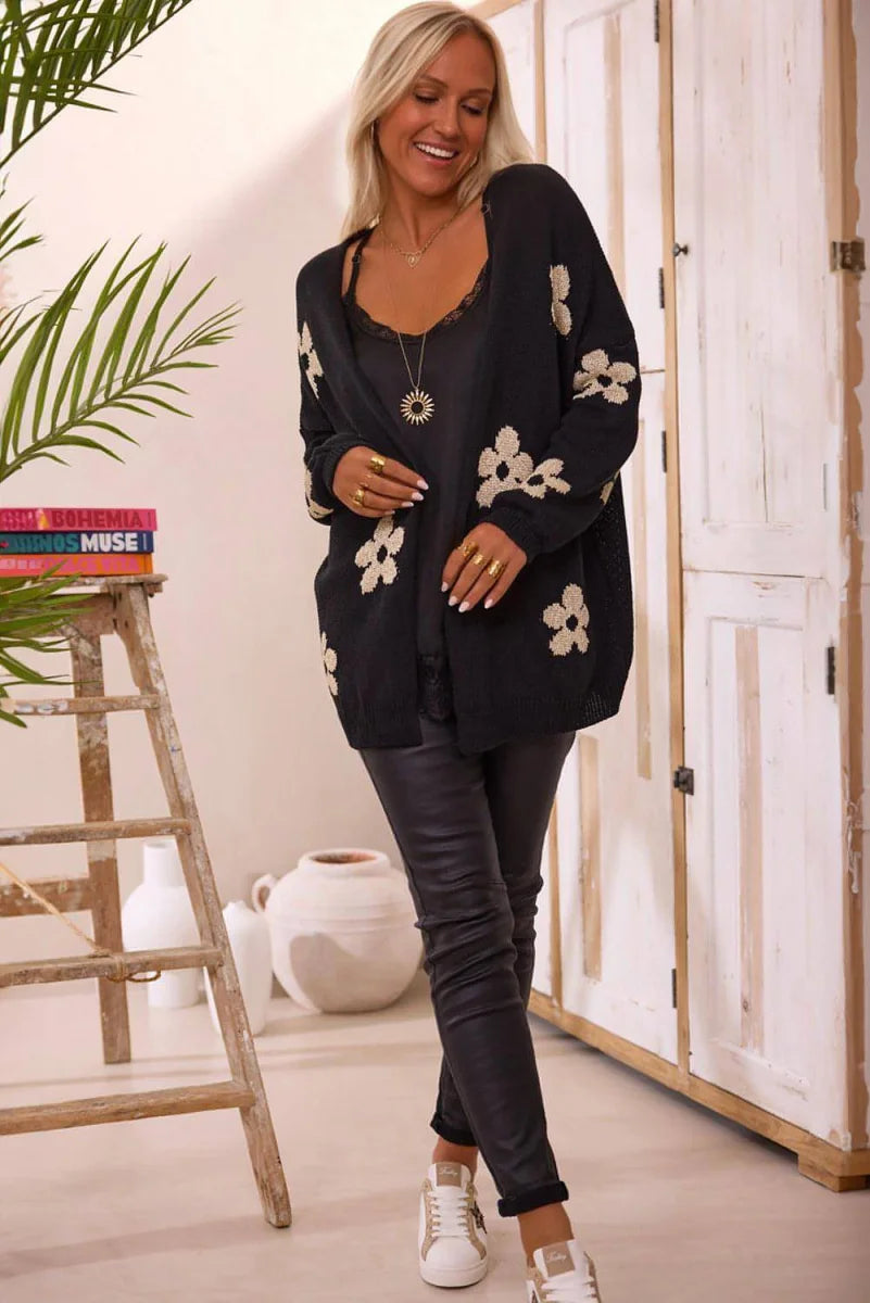 Schwarzer Damen Cardigan mit Blumenprint – Detailansicht 4