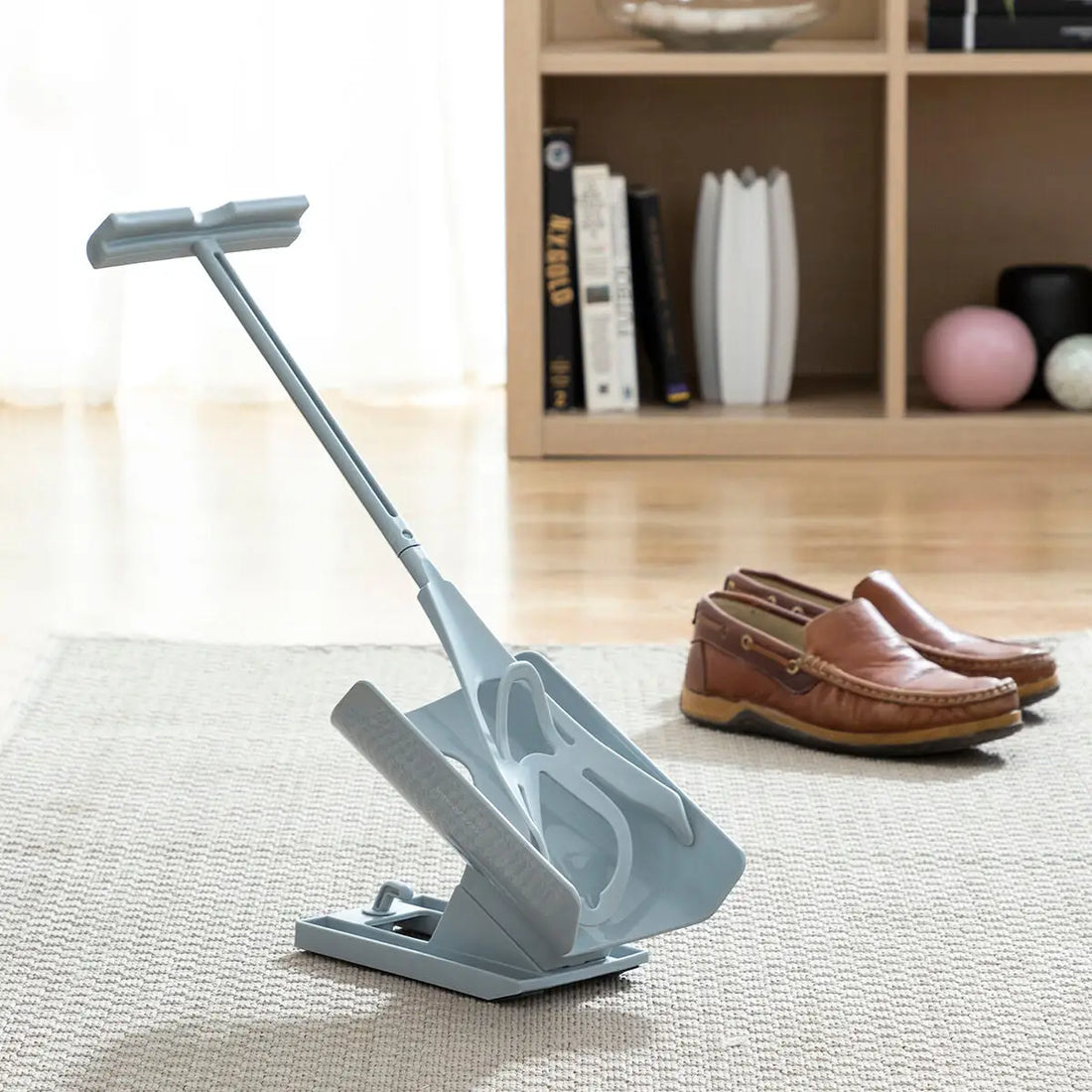 Innovatives Wohlfühlerlebnis - Socken- und Schuhanzieher Shoeasy bei AWK Flagship e.U.