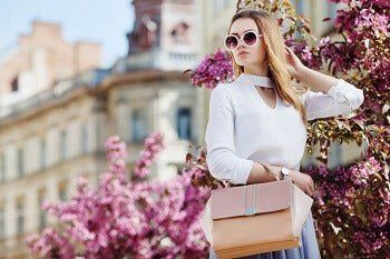 Die perfekte Handtasche: Ihr Stilbegleiter durch das Jahr,AWK Flagship