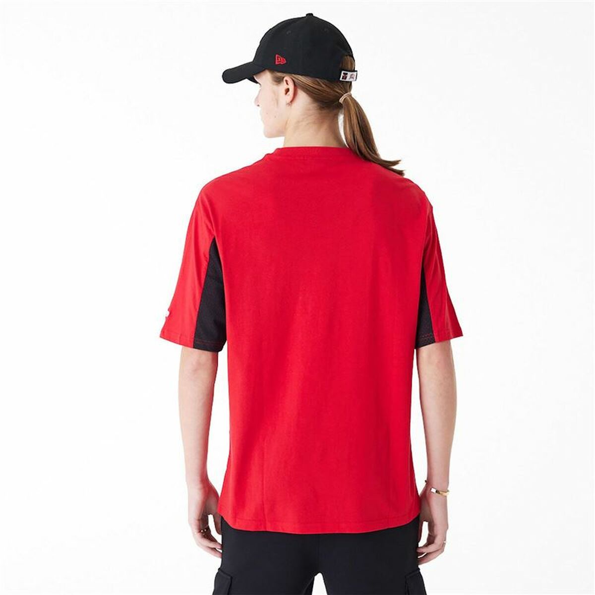 Herren Kurzarm-T-Shirt New Era NBA MESH PANEL OS TEE CHIBU 60435481  Rot (L) - AWK Flagship