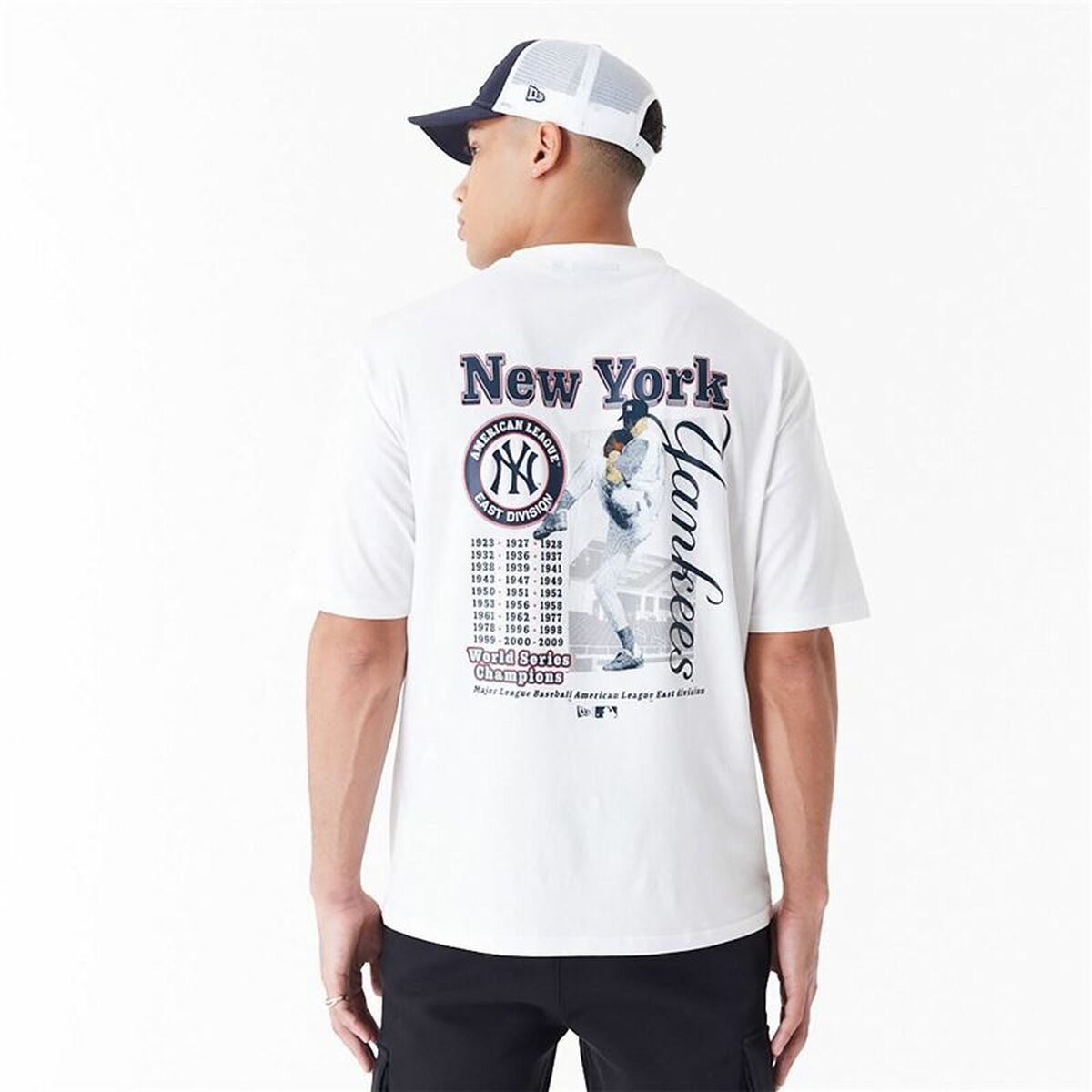 Herren Kurzarm-T-Shirt New Era MLB PLAYER GRPHC OS TEE NEYYAN 60435538 Weiß (L) - AWK Flagship