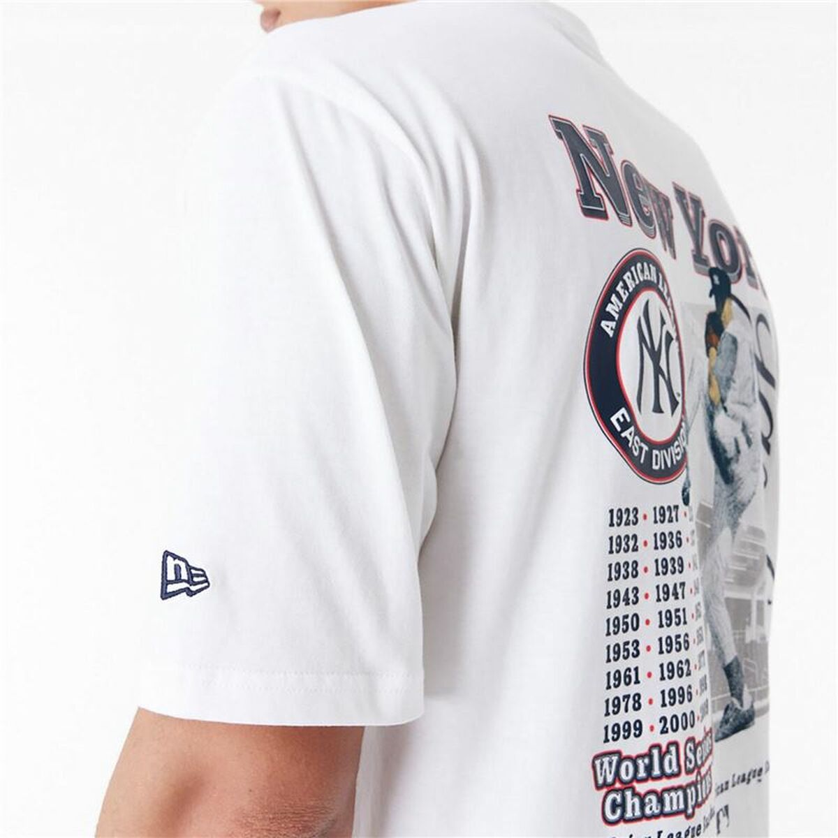 Herren Kurzarm-T-Shirt New Era MLB PLAYER GRPHC OS TEE NEYYAN 60435538 Weiß (L) - AWK Flagship