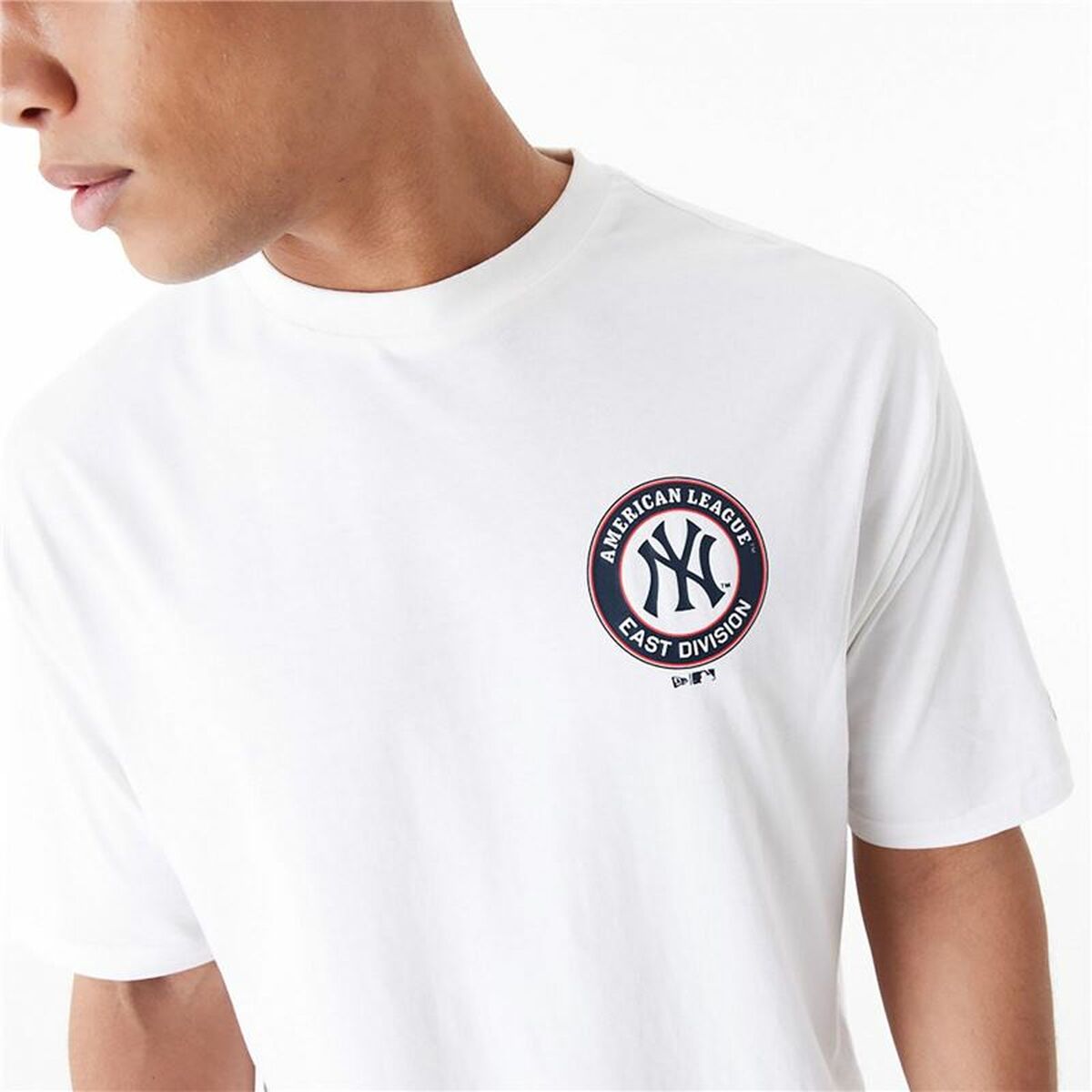 Herren Kurzarm-T-Shirt New Era MLB PLAYER GRPHC OS TEE NEYYAN 60435538 Weiß (L) - AWK Flagship