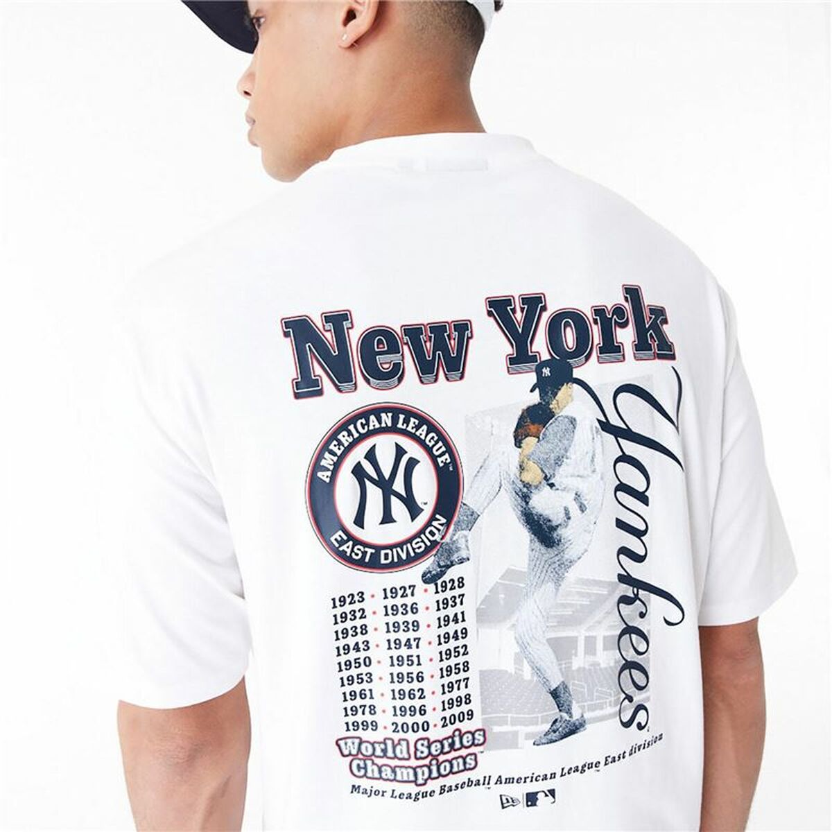 Herren Kurzarm-T-Shirt New Era MLB PLAYER GRPHC OS TEE NEYYAN 60435538 Weiß (L) - AWK Flagship