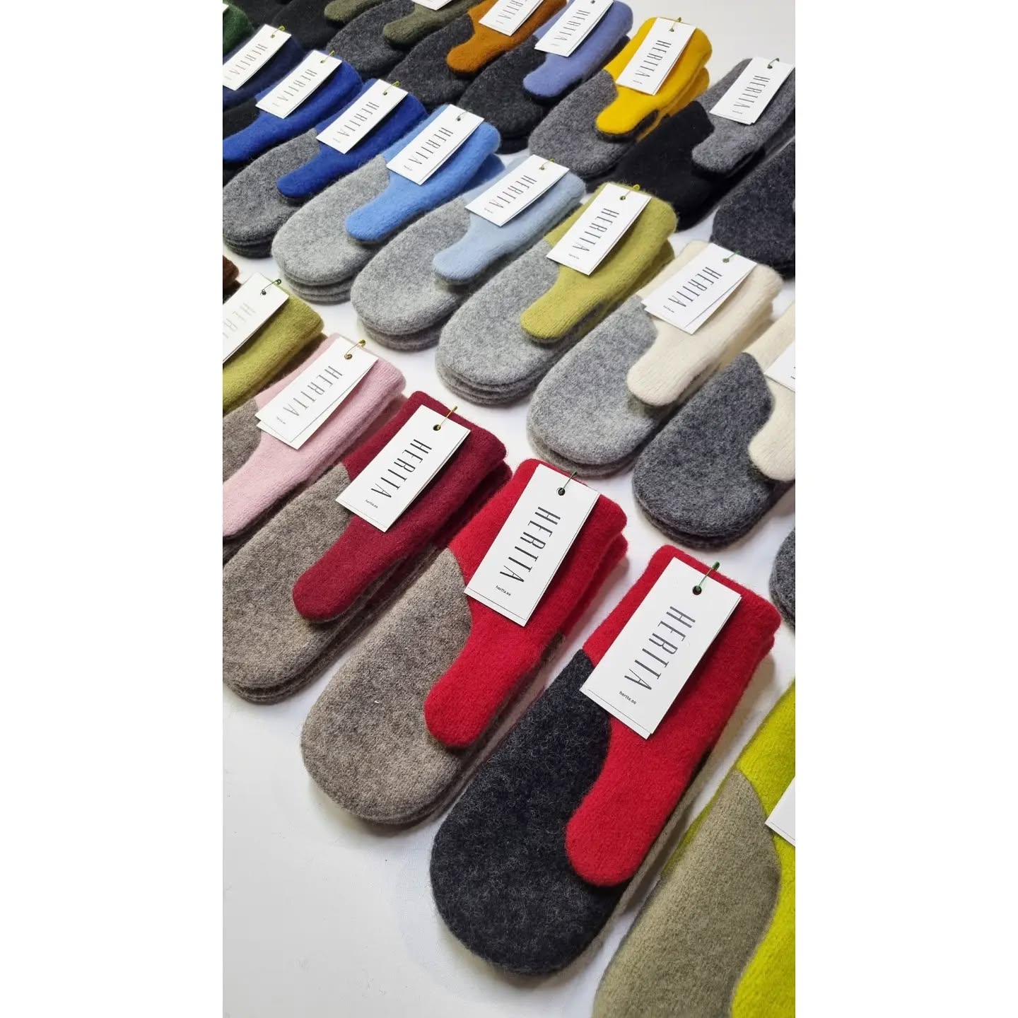 Gefilzte Wollhandschuhe – Mittel Grau, Lightest Grau – Produktansicht 3