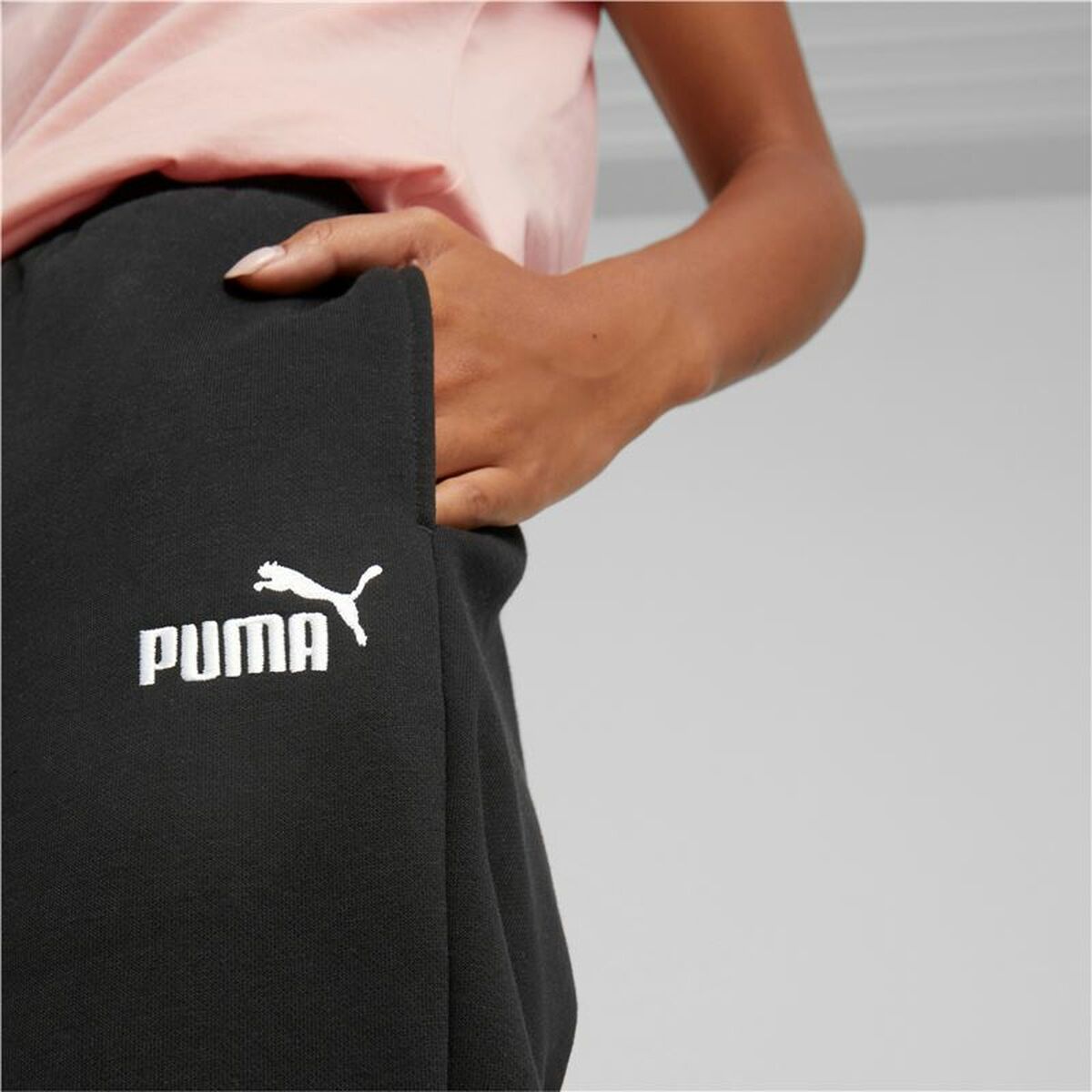 Trainingshose für Erwachsene Puma ESS+ Embroidery High-Waist Damen Schwarz - AWK Flagship