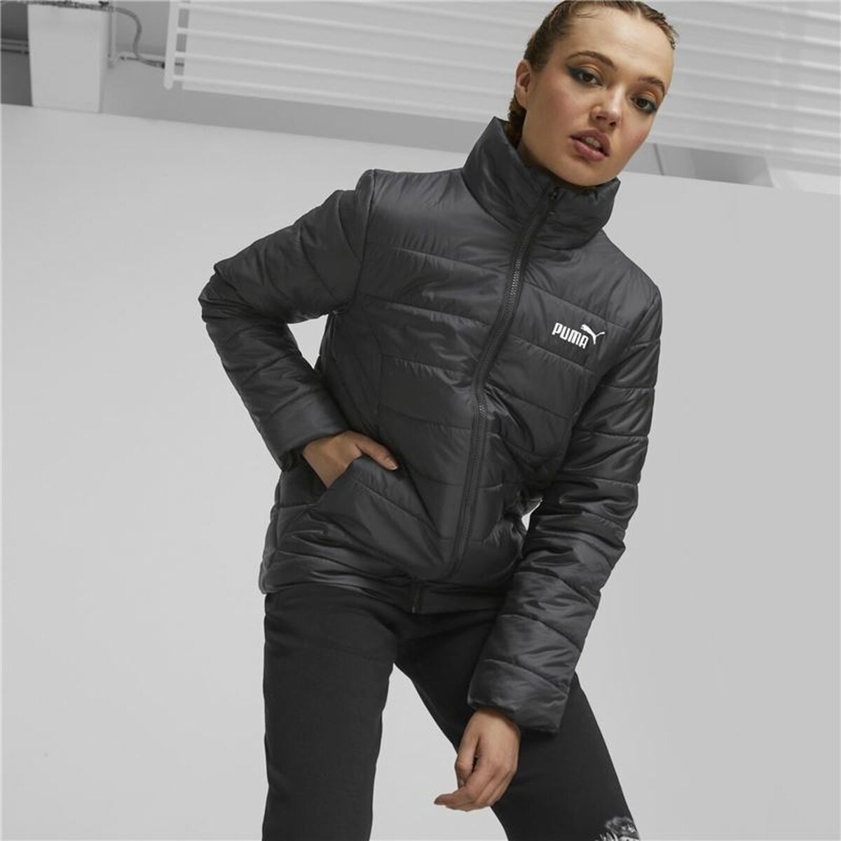 Sportjacke für Frauen Puma Essentials Schwarz - AWK Flagship