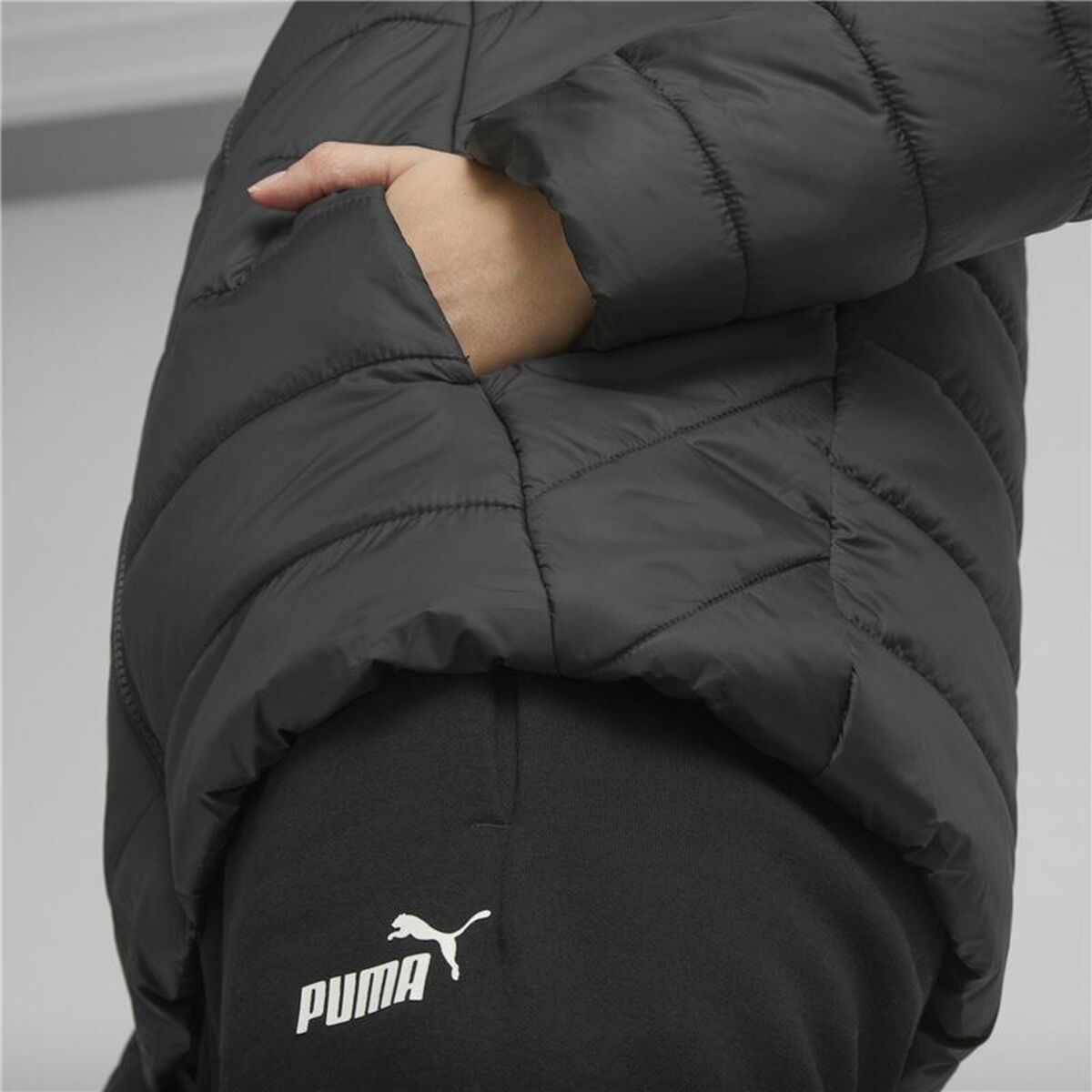 Sportjacke für Frauen Puma Essentials Schwarz - AWK Flagship