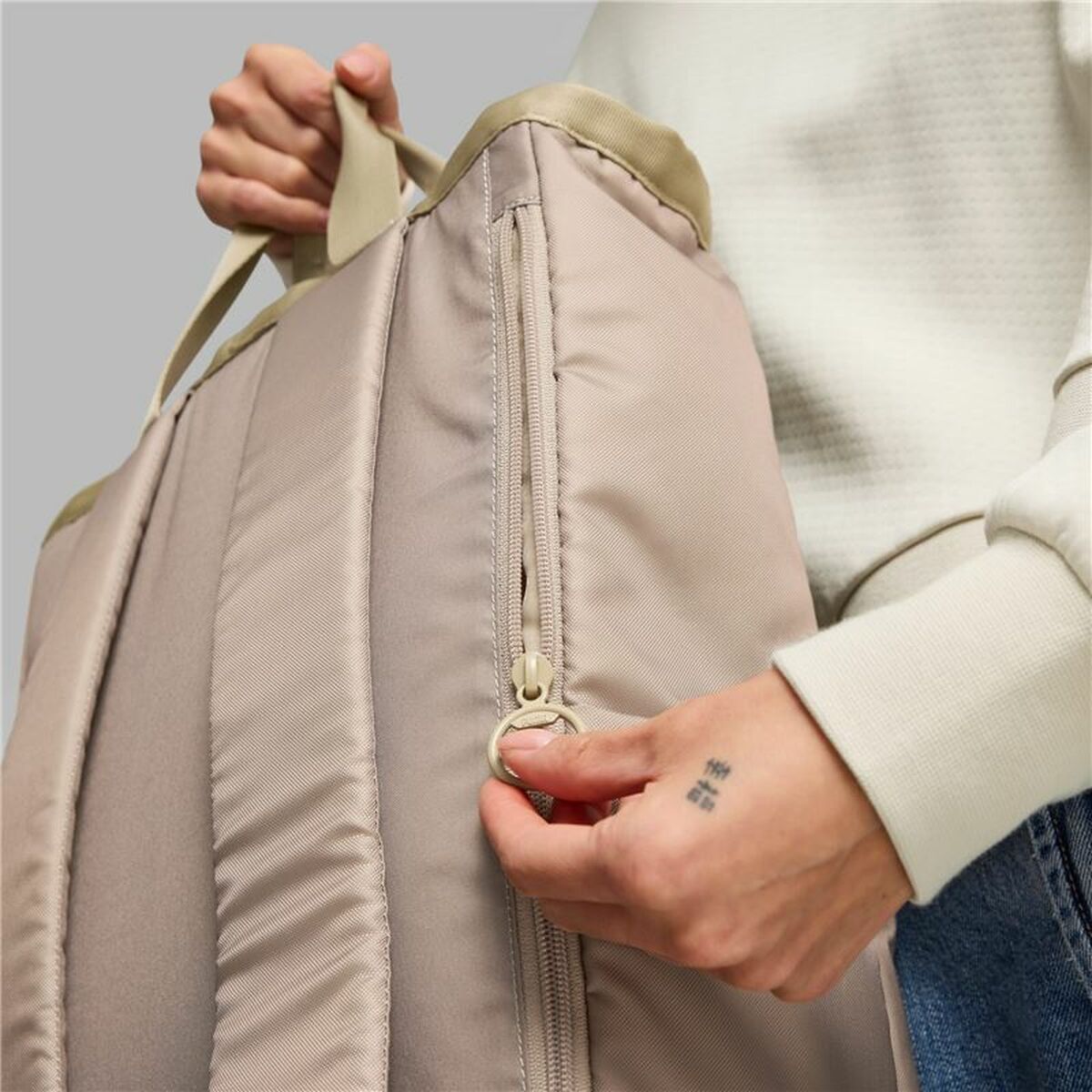 V6H2AFCE251683EFE24C3120E5C3E8FE94DR5447753P4