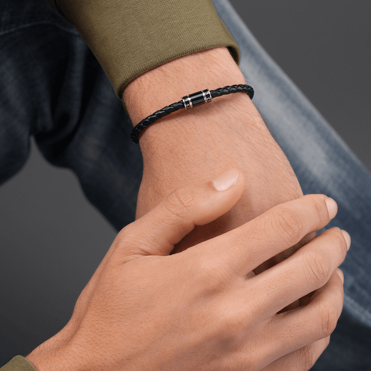 V4HD19B934D18690D9CFCBDCE08913E2B7ER7437603P4