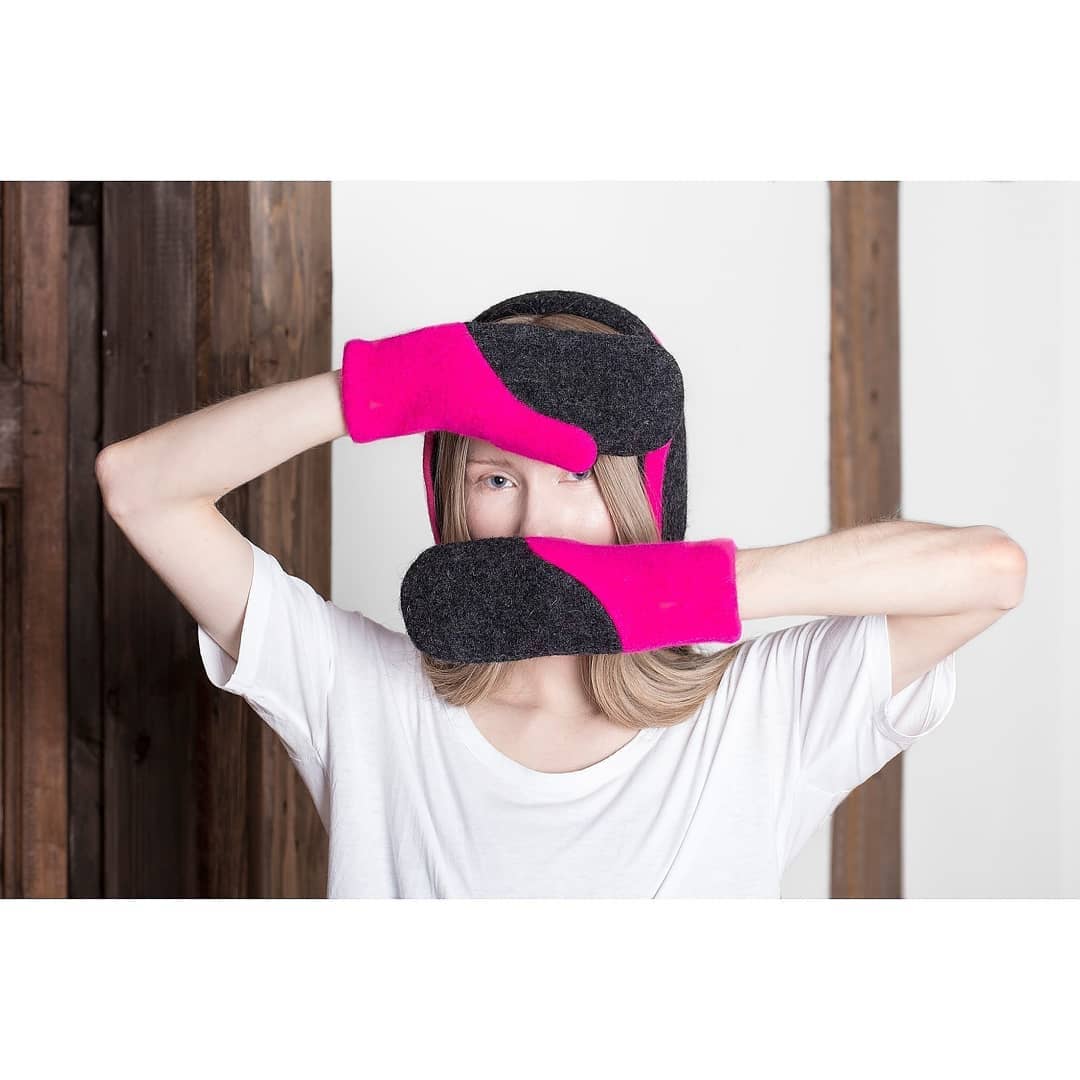 Gefilzte Wollhandschuhe – Neon Rosa & Dark Grau