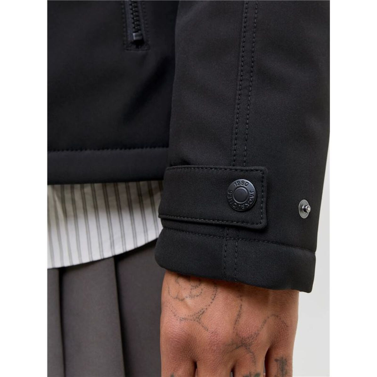 V2HC9E3A0B4739769FC37177337F80D487AR7638731P5