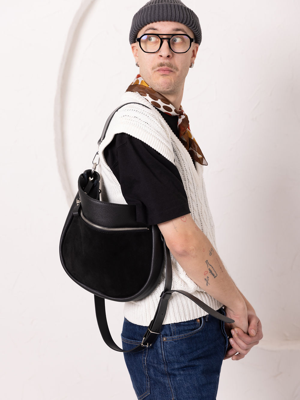 Lederhandtasche STELLA – Schwarz & Suede – Detailansicht 4
