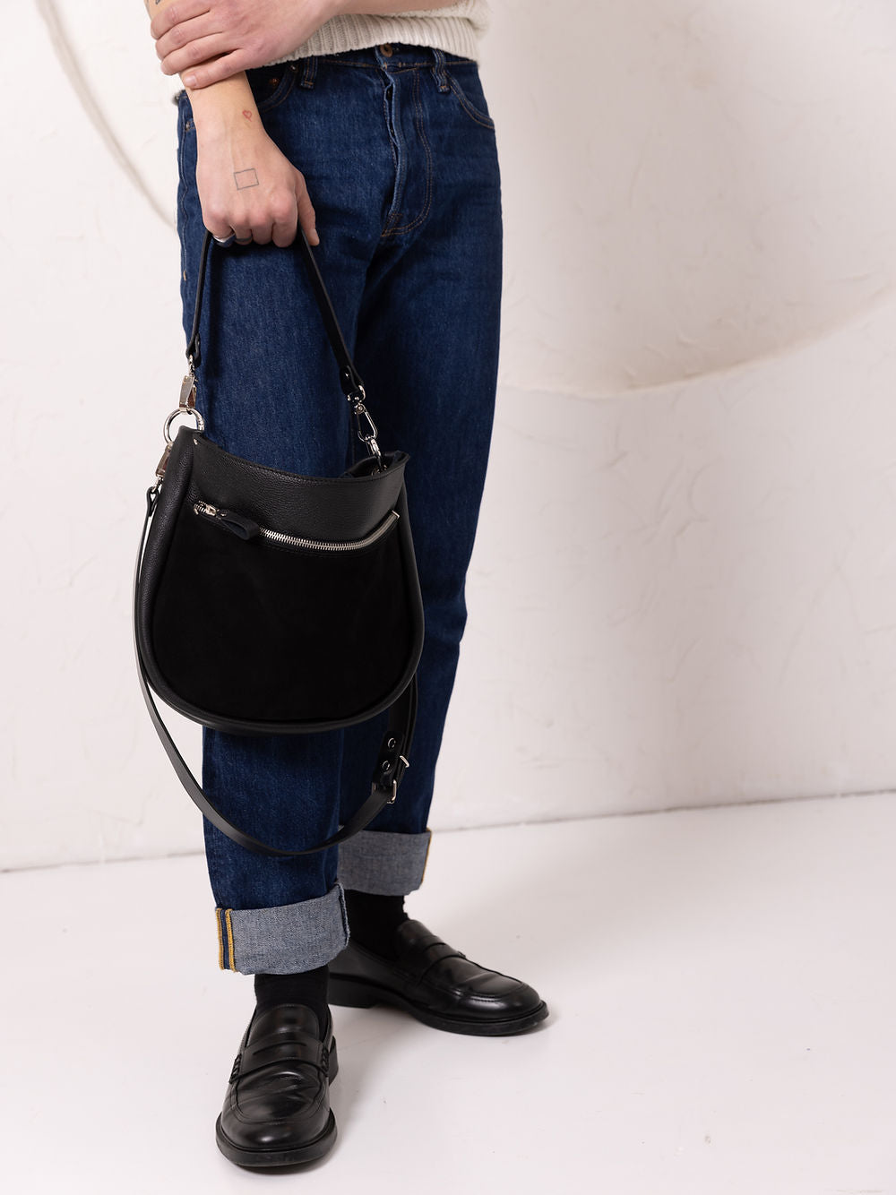 Lederhandtasche STELLA – Schwarz & Suede – Produktansicht 5