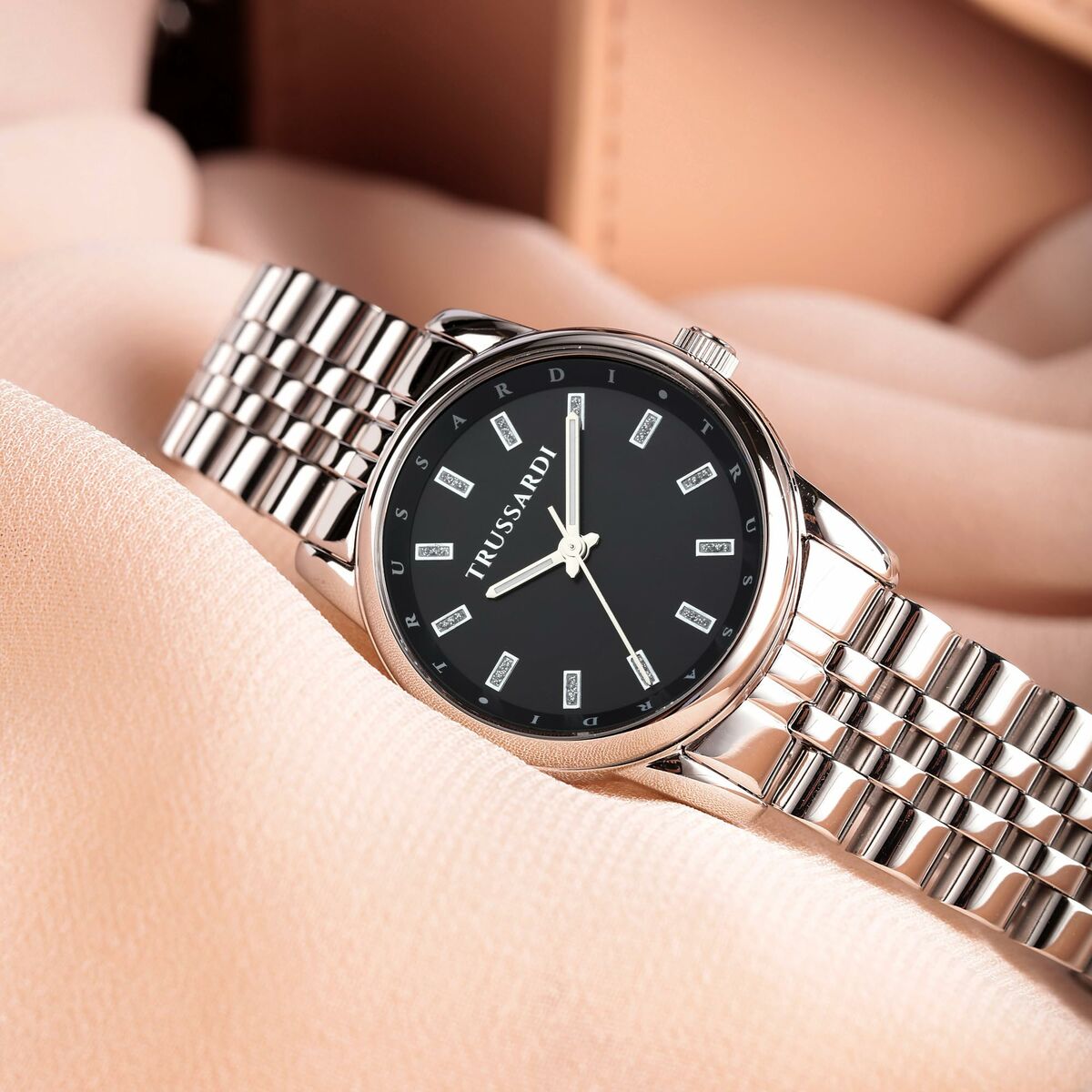 V4H0B76D658E41479E311F469552C65600AR7046159P9