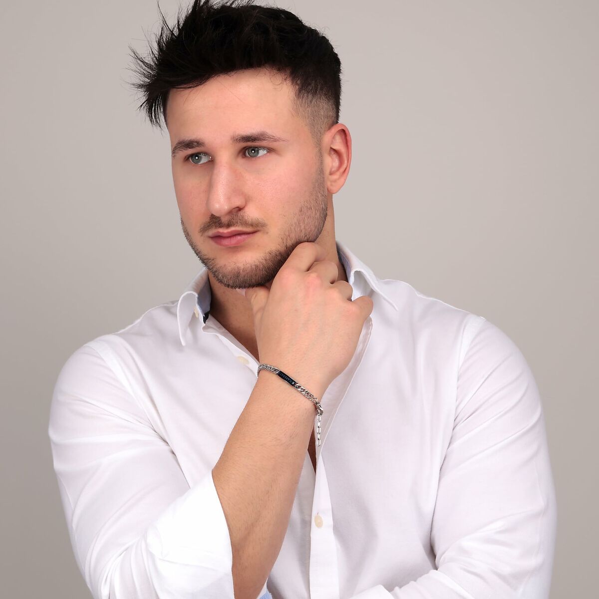 V4HD938A59BE7510F52C75A7DE0933EAFA4R6933680P6