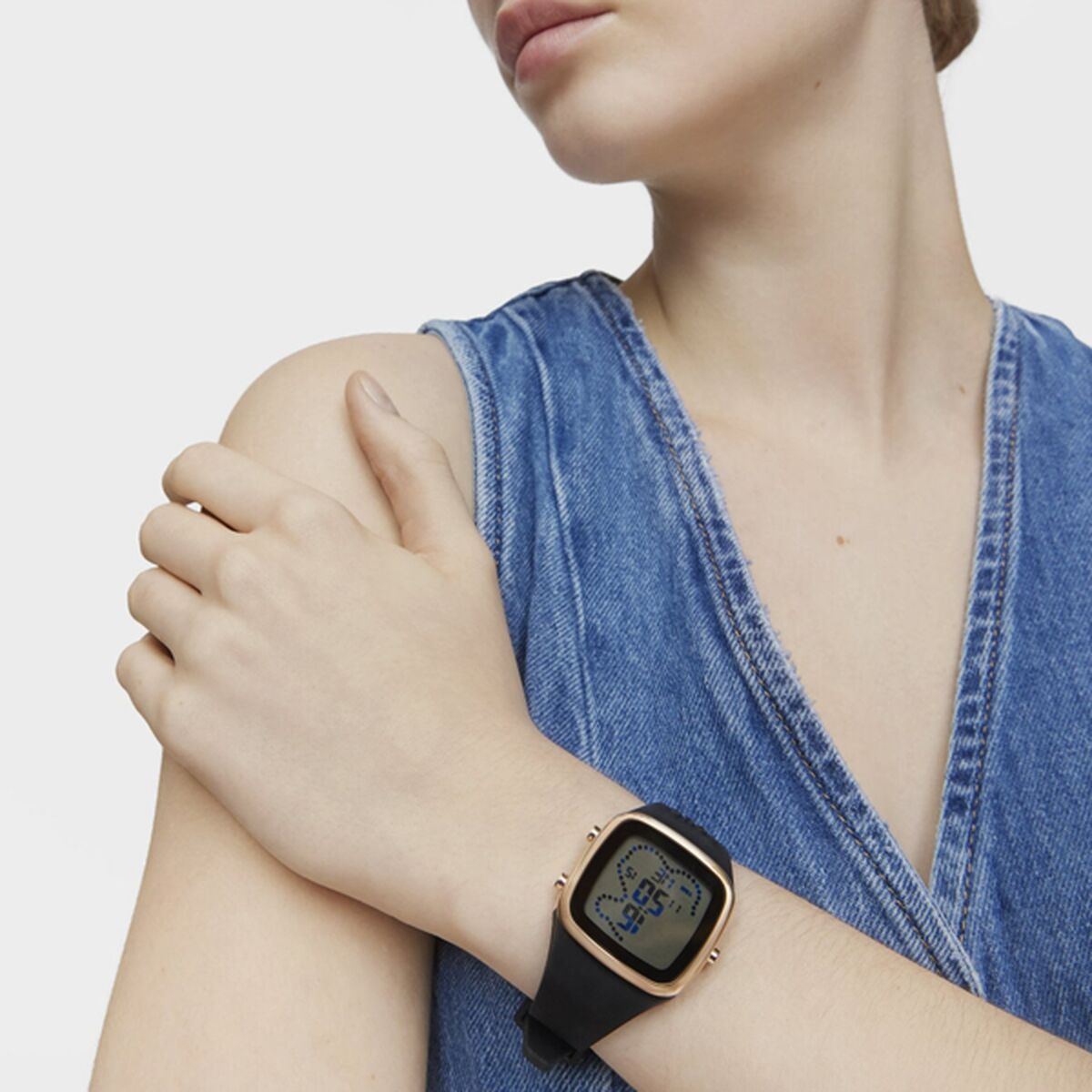 V6HA24A9C8D1B5D526DFC7B4E87C09D329DR4798358P4