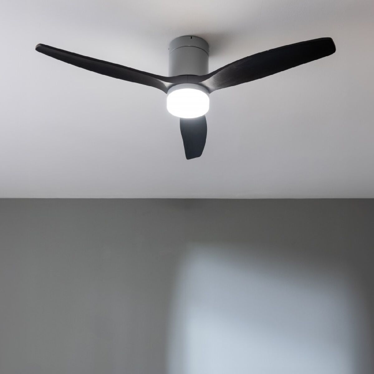 Deckenventilator mit Lampe Cecotec EnergySilence Aero 5600 Aqua Schwarz Silberfarben 20 W 40 W - AWK Flagship