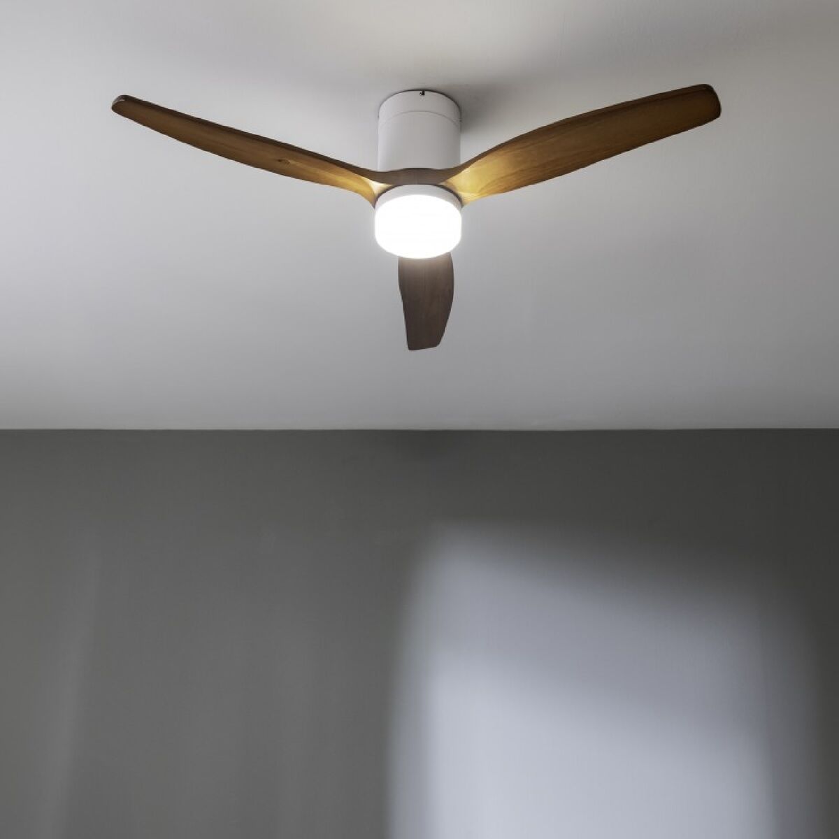 Deckenventilator mit Lampe Cecotec EnergySilence Aero 5600 Aqua Weiß Braun 40 W - AWK Flagship