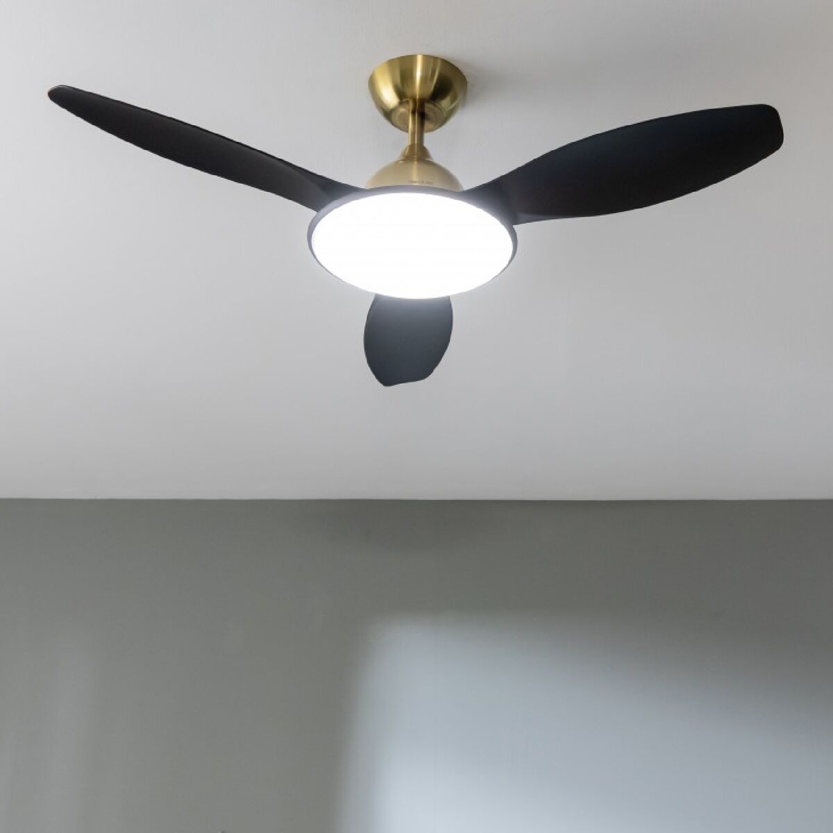 Deckenventilator mit Lampe Cecotec EnergySilence 4800 Schwarz Gold 36 W - AWK Flagship