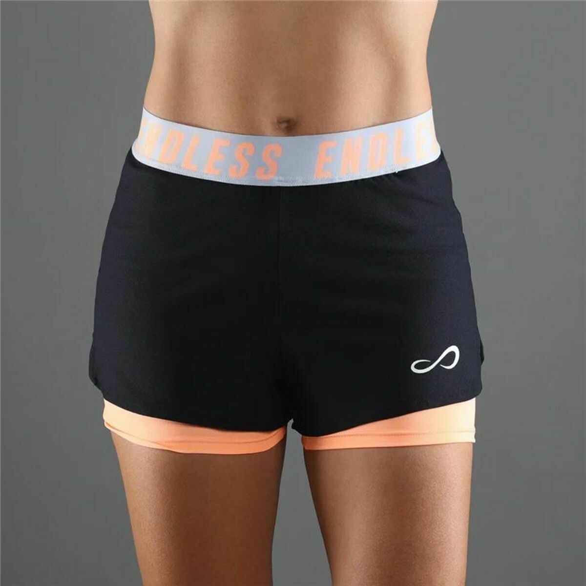 Sport Shorts Endless Tech Iconic Orange Schwarz - AWK Flagship