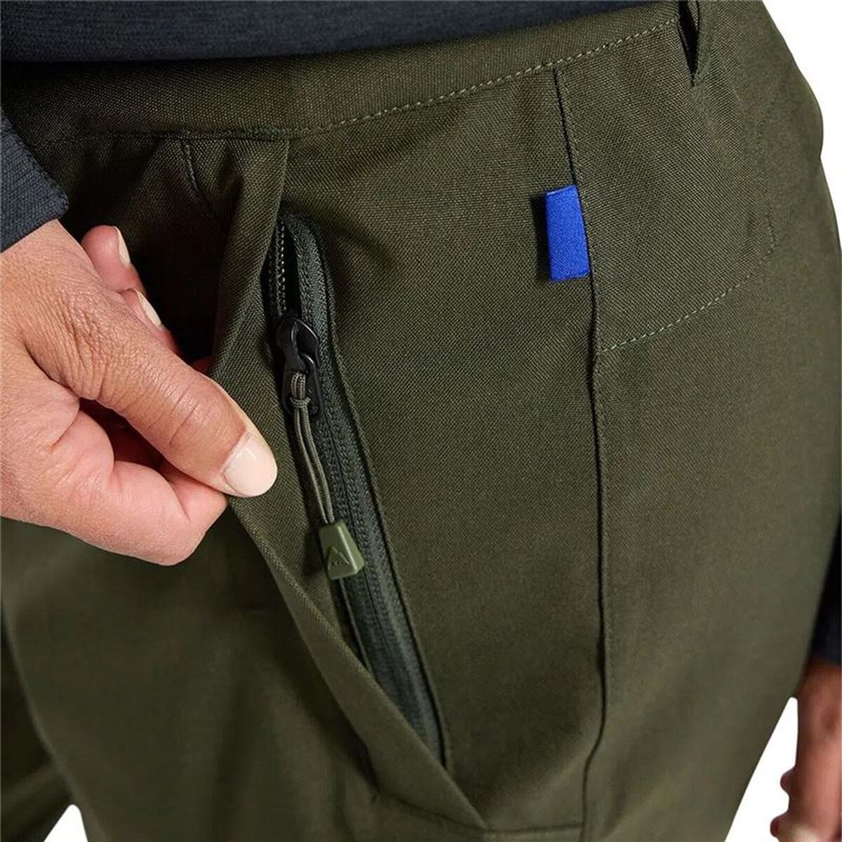 V2HA704ECFE2B975B629C432975A1BCB1F7R7636678P5