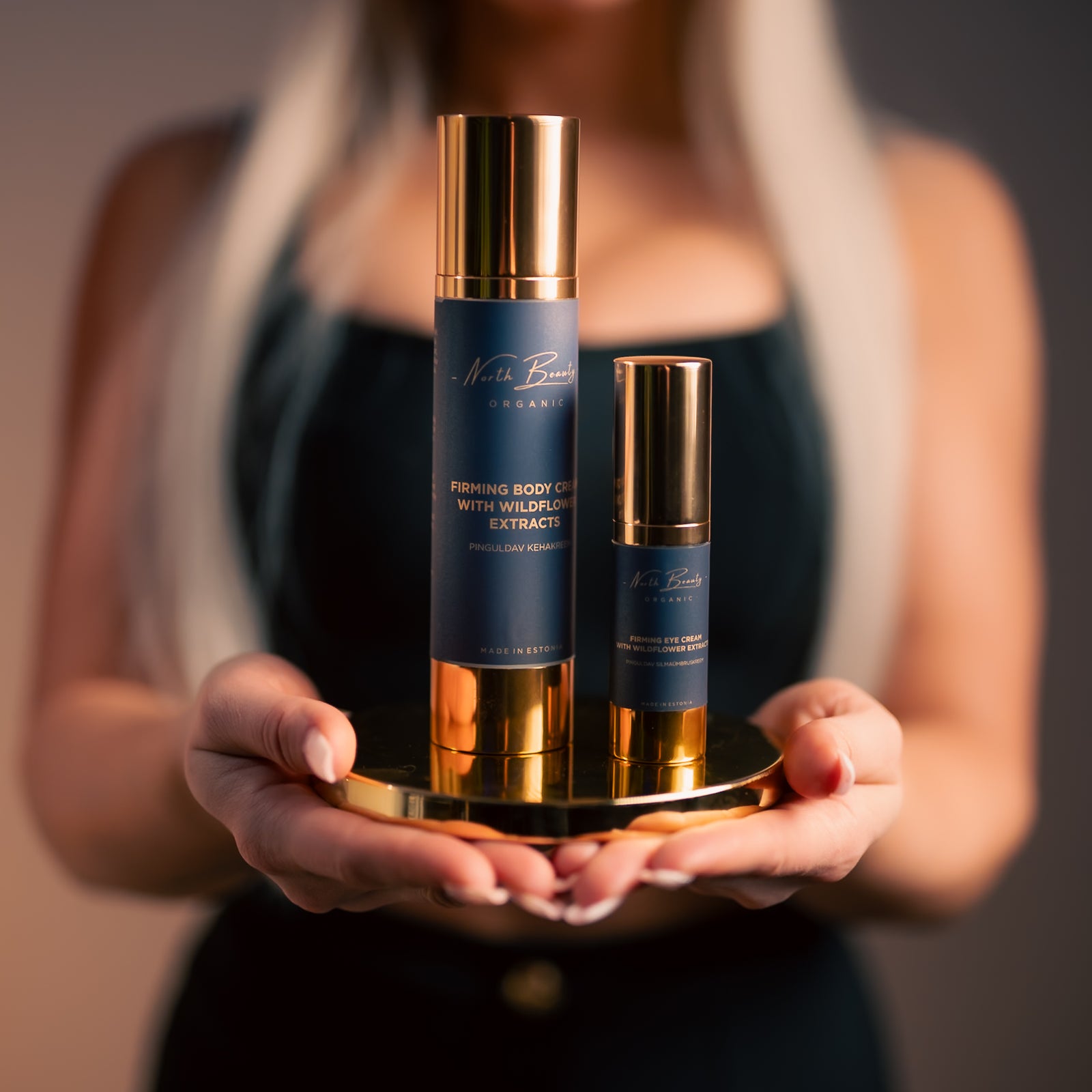 Straffende Körpercreme mit Hyaluronsäure und Blütenextrakten, 100 ml – Produktansicht 2
