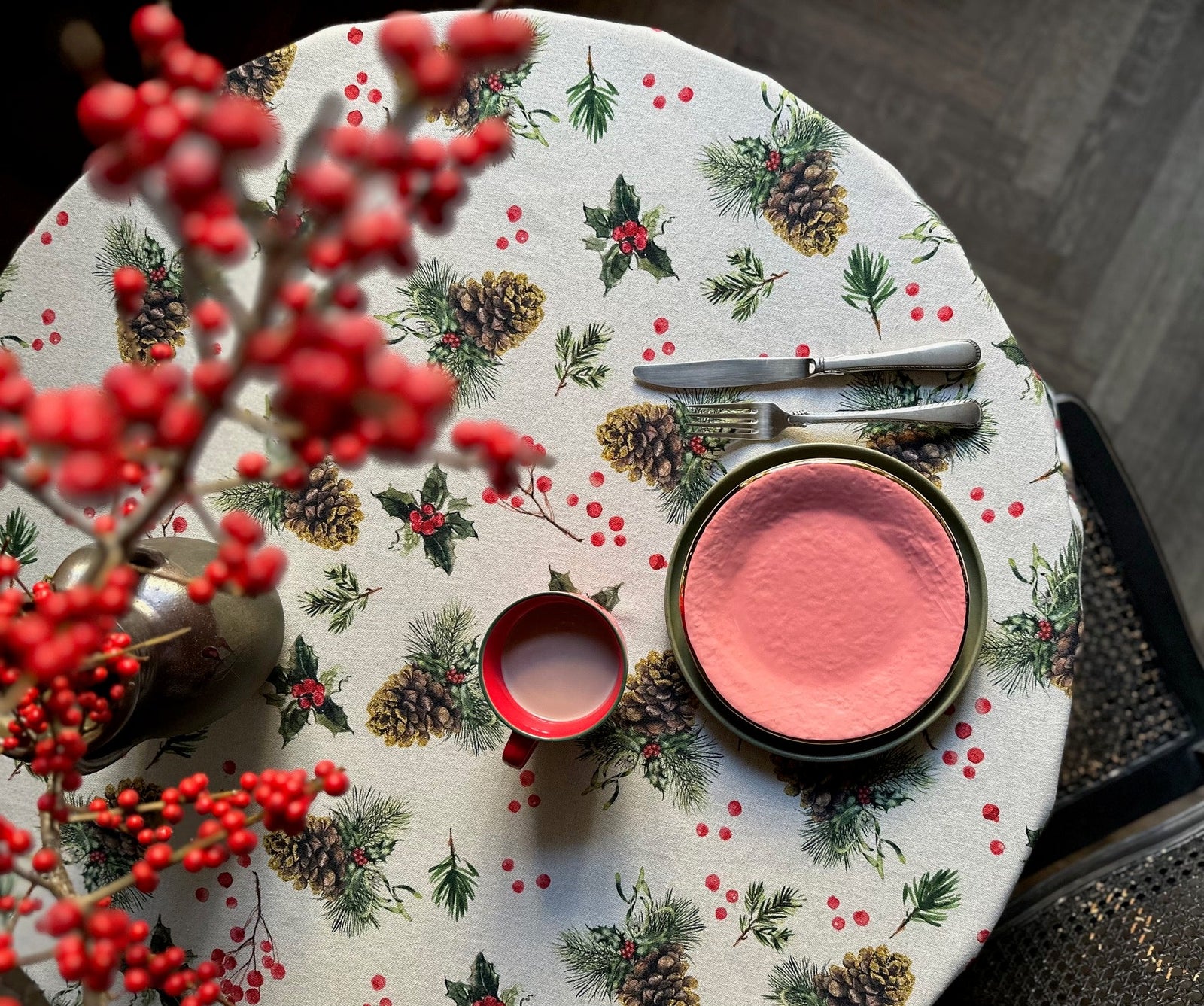 Runde Tischdecke mit Weihnachtsmotiv – Golden Pine