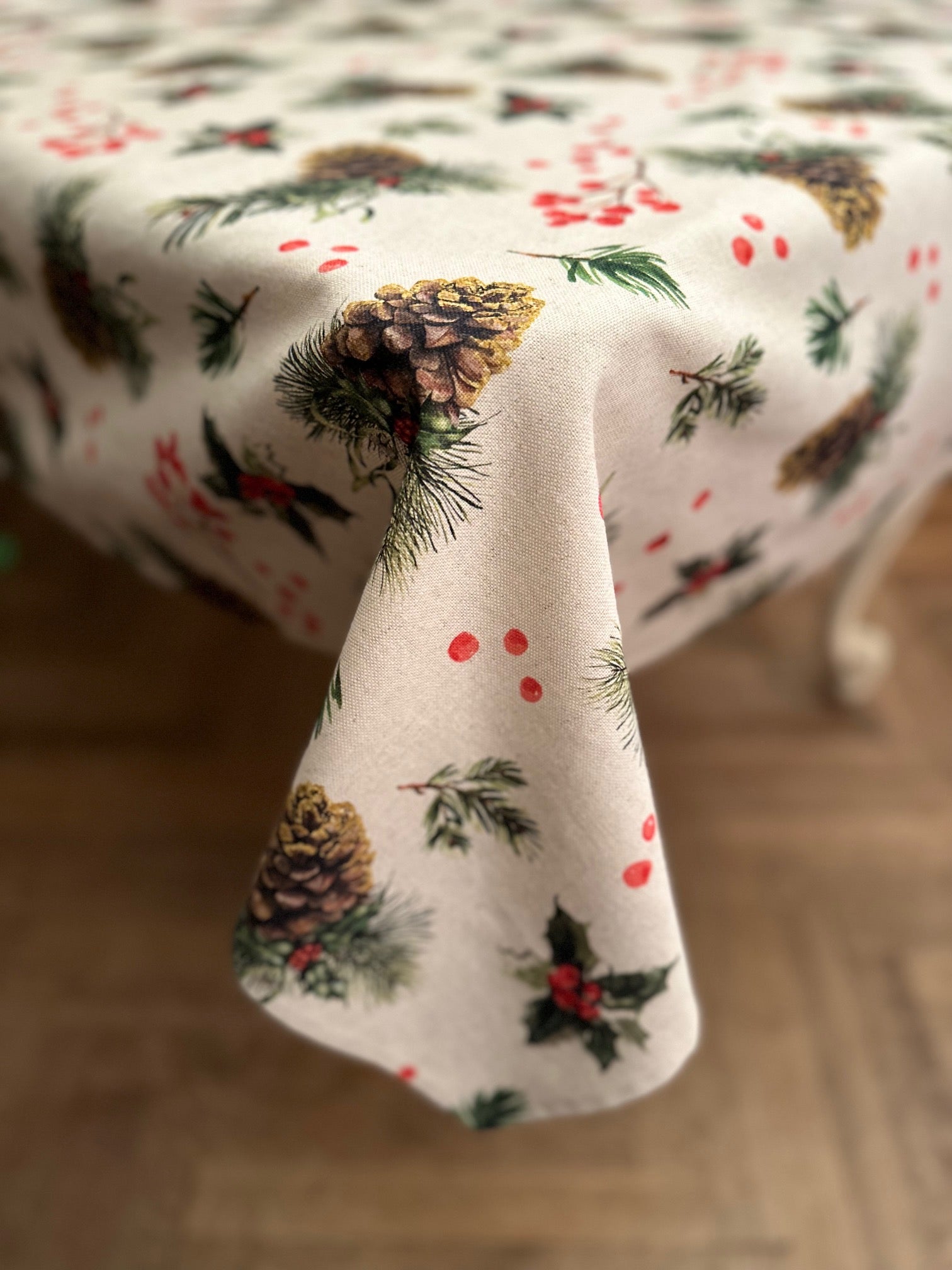 Rechteckige Tischdecke mit Wintermotiv – Golden Pine – Produktansicht 3