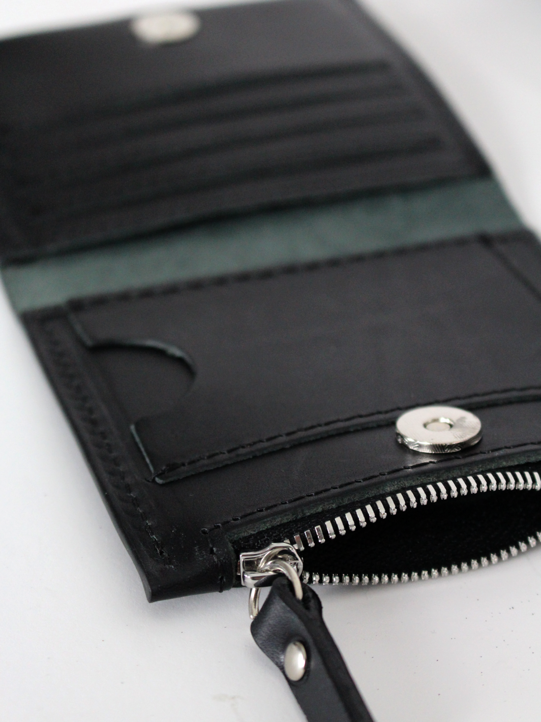 Klassische Leder-Geldbörse MINI TAAL – Schwarz – Detailansicht 4