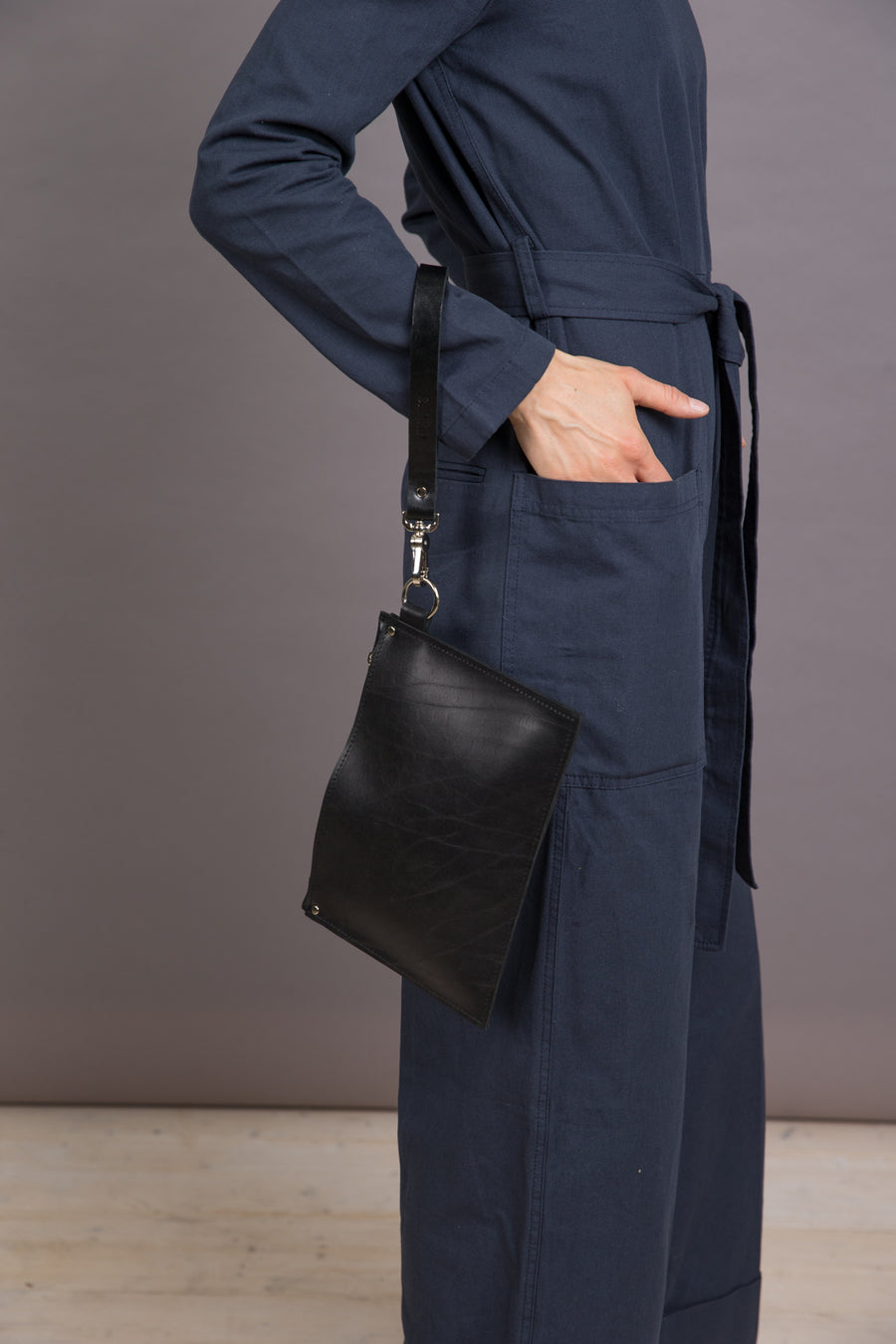 Leder-Clutch PYKOK Nina Schwarz mit Handschlaufe