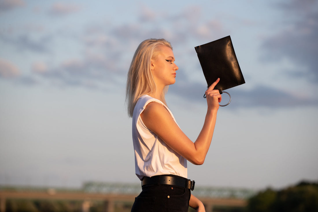 Clutch Nina mit a Ring Handle – Detailansicht 1