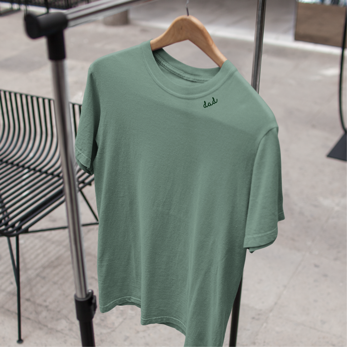 Bio-Baumwoll-T-Shirt mit besticktem Kragen "Dad" – Produktansicht 3