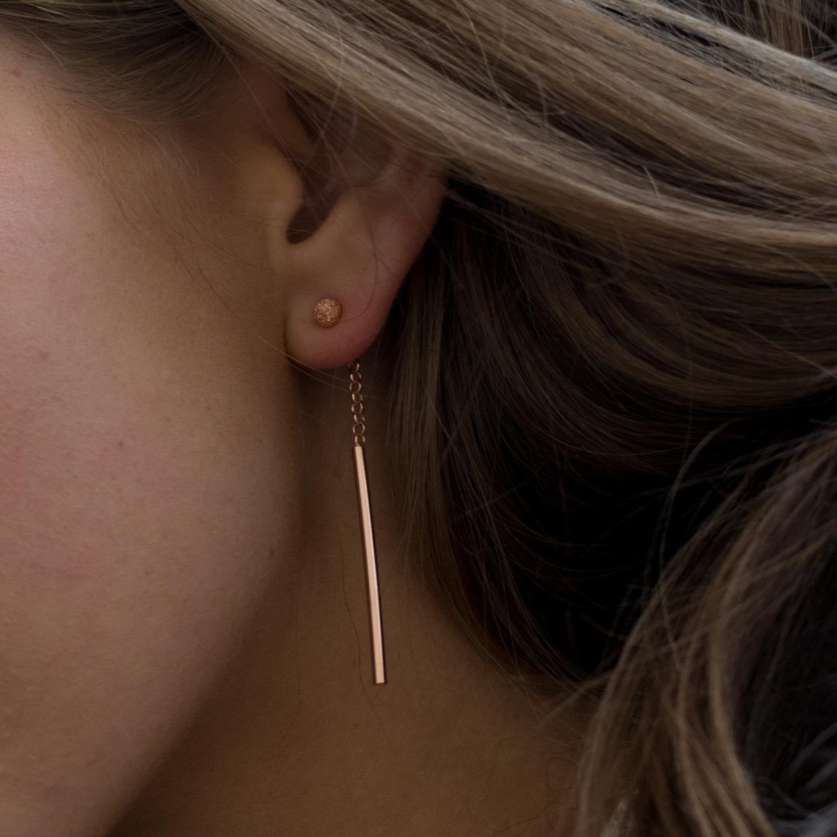 Stardust Falling Ohrringe – Roségold und Silber – Produktansicht 2