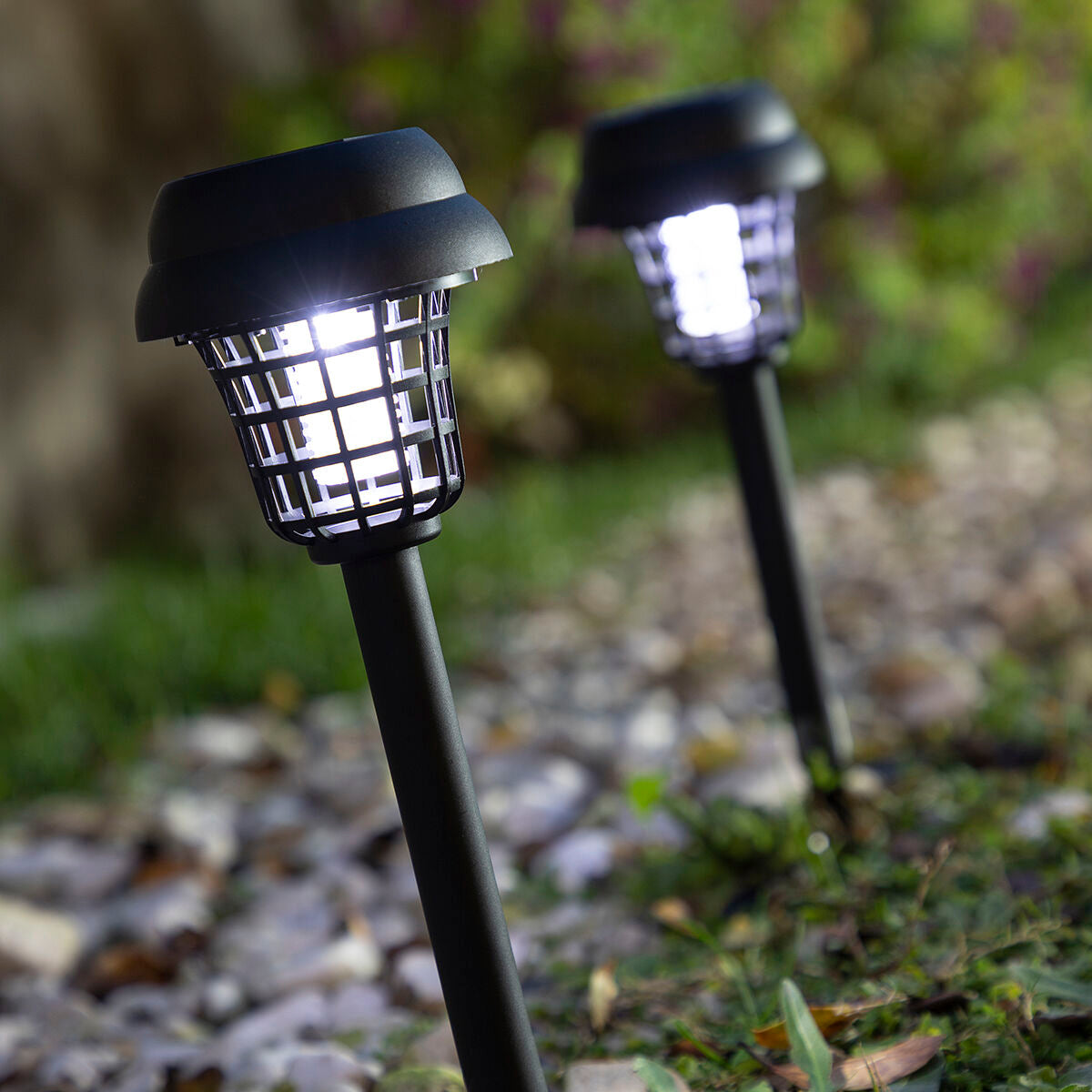 Kaufe Solarbetriebene Lampe für den Garten gegen Mücken Garlam InnovaGoods bei AWK Flagship um € 26.00