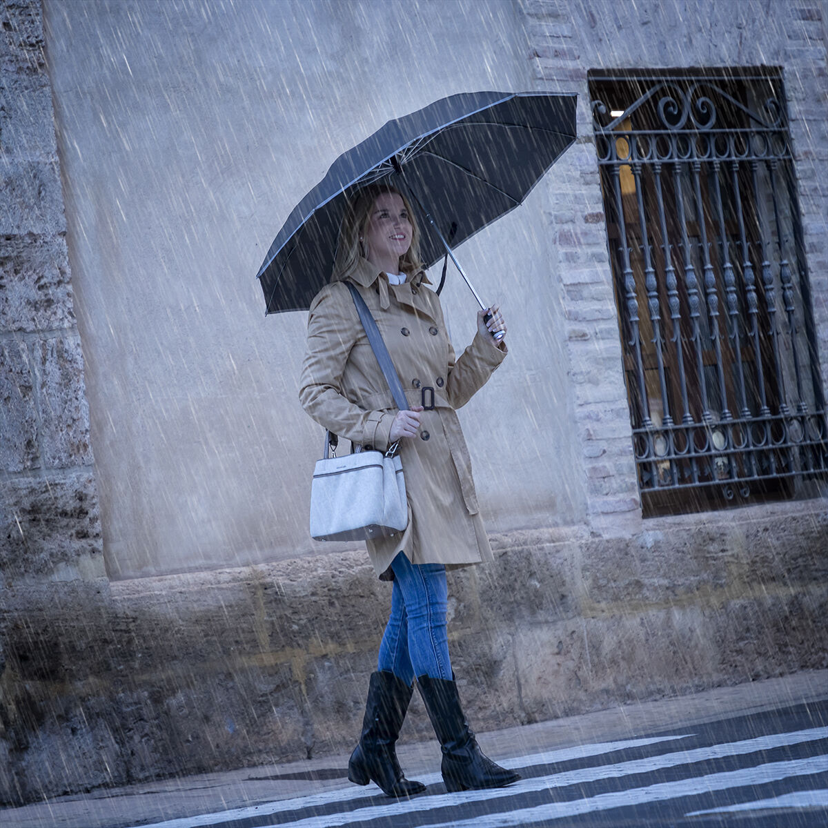 Regenschirm mit umgekehrter Faltung und mit LED Folbrella InnovaGoods - AWK Flagship