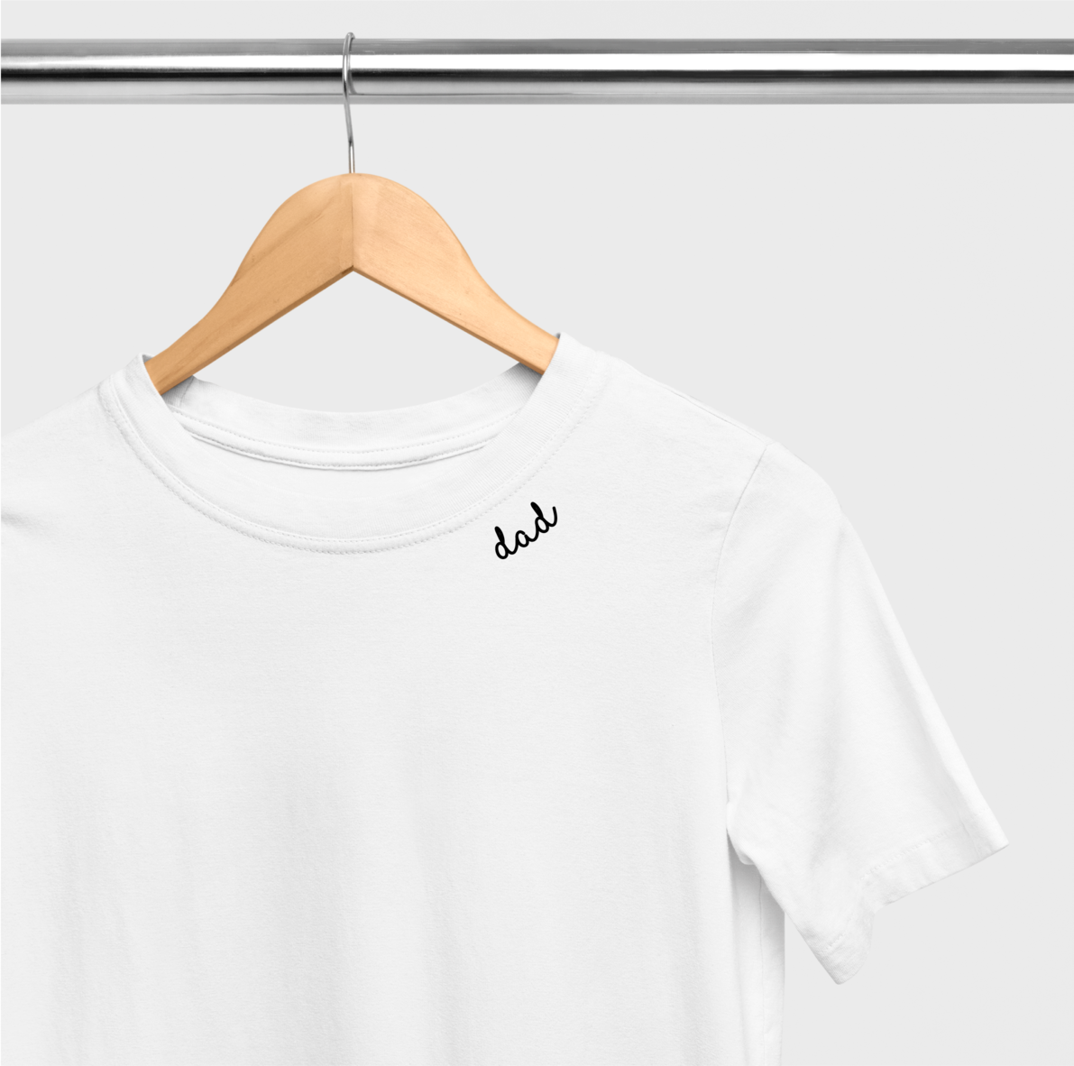 Bio-Baumwoll-T-Shirt mit besticktem Kragen "Dad"