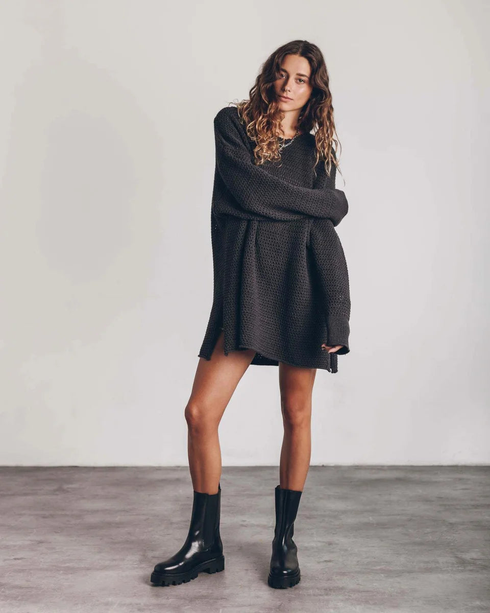 A.1 Damen Strickkleid mit Zopfmuster – Produktansicht 2
