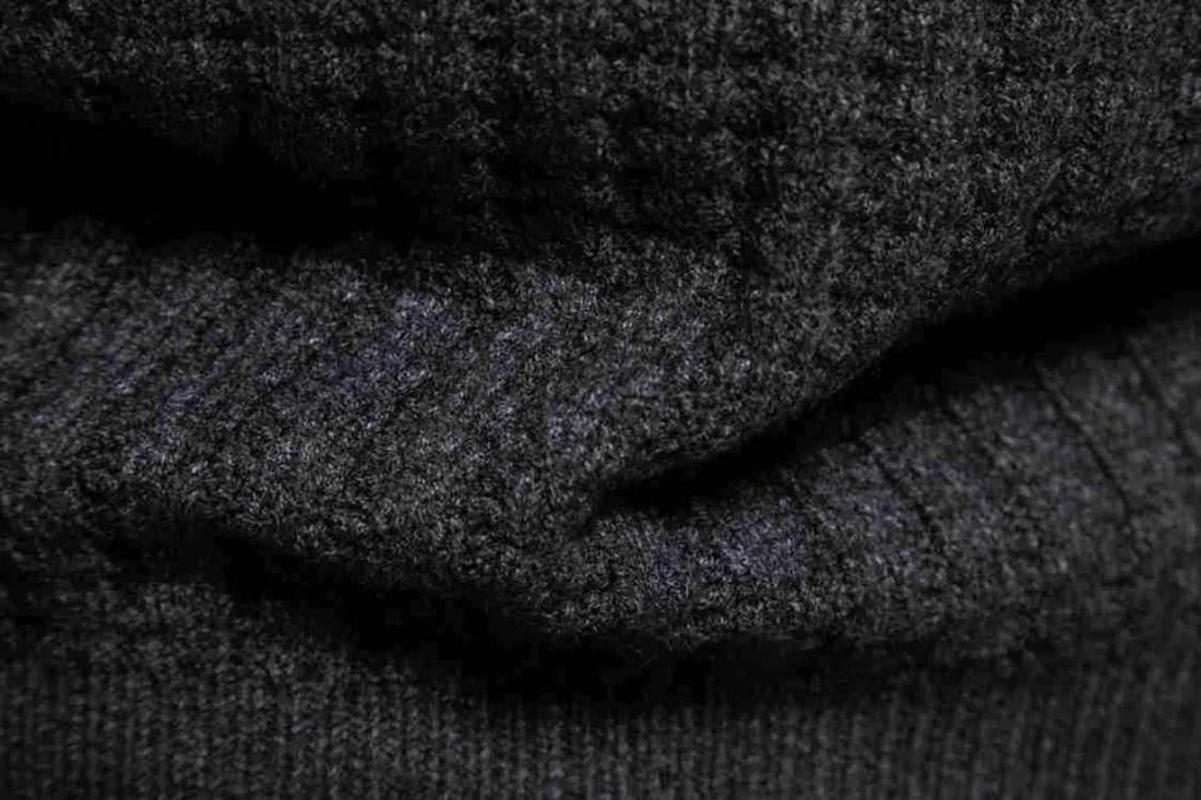 A.1 Herren Strickpullover mit Rundhals – Detailansicht 2