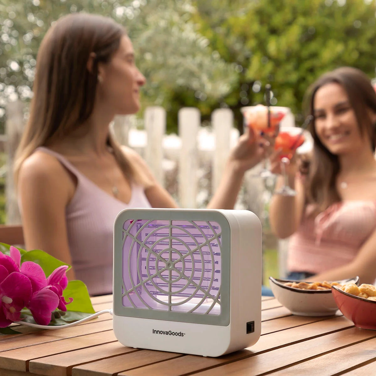 Anti-Mücken-Lampe mit Wandaufhänger KL Box – Produktansicht 2
